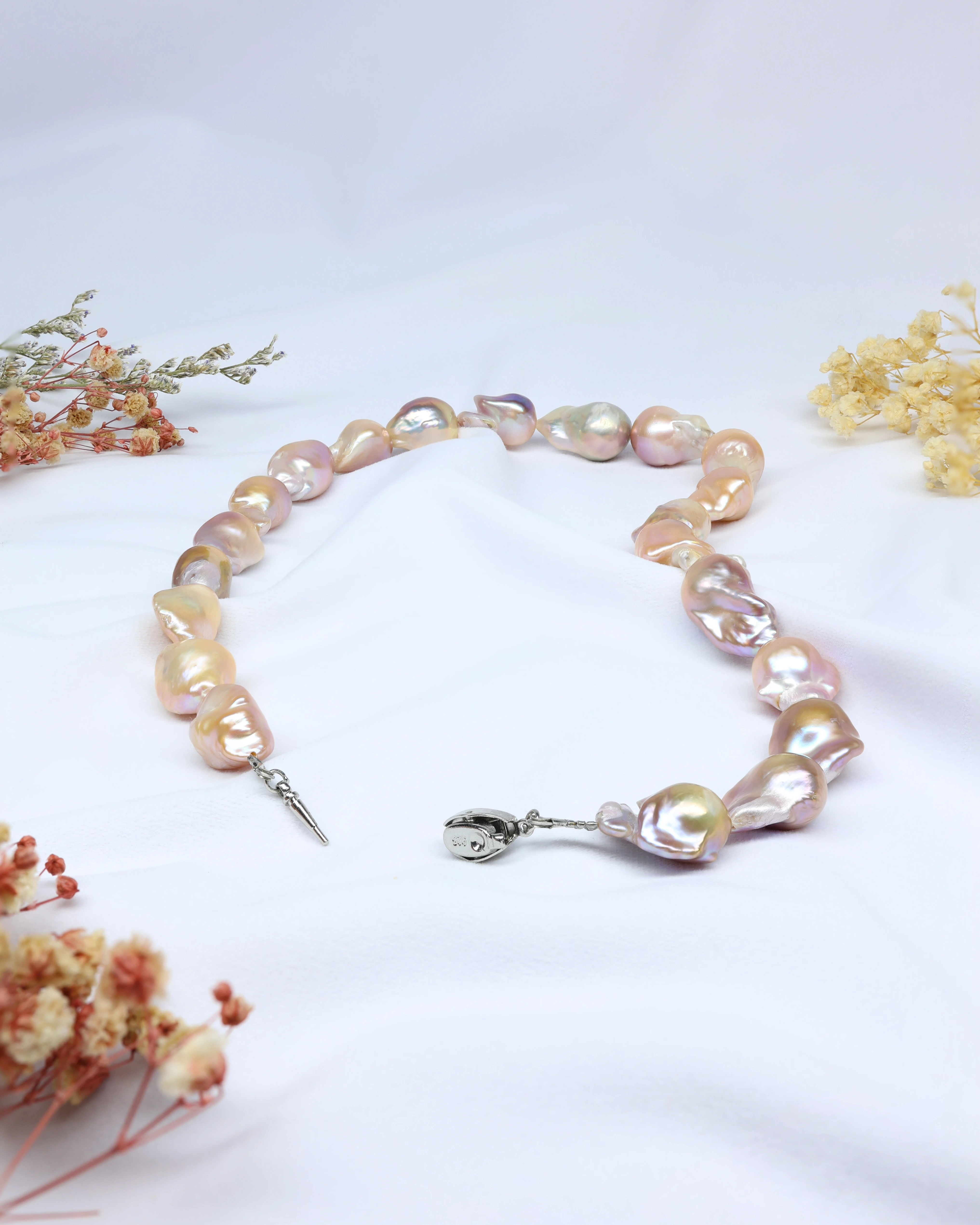 Baroque Pearls Necklace (Pearl Pink)