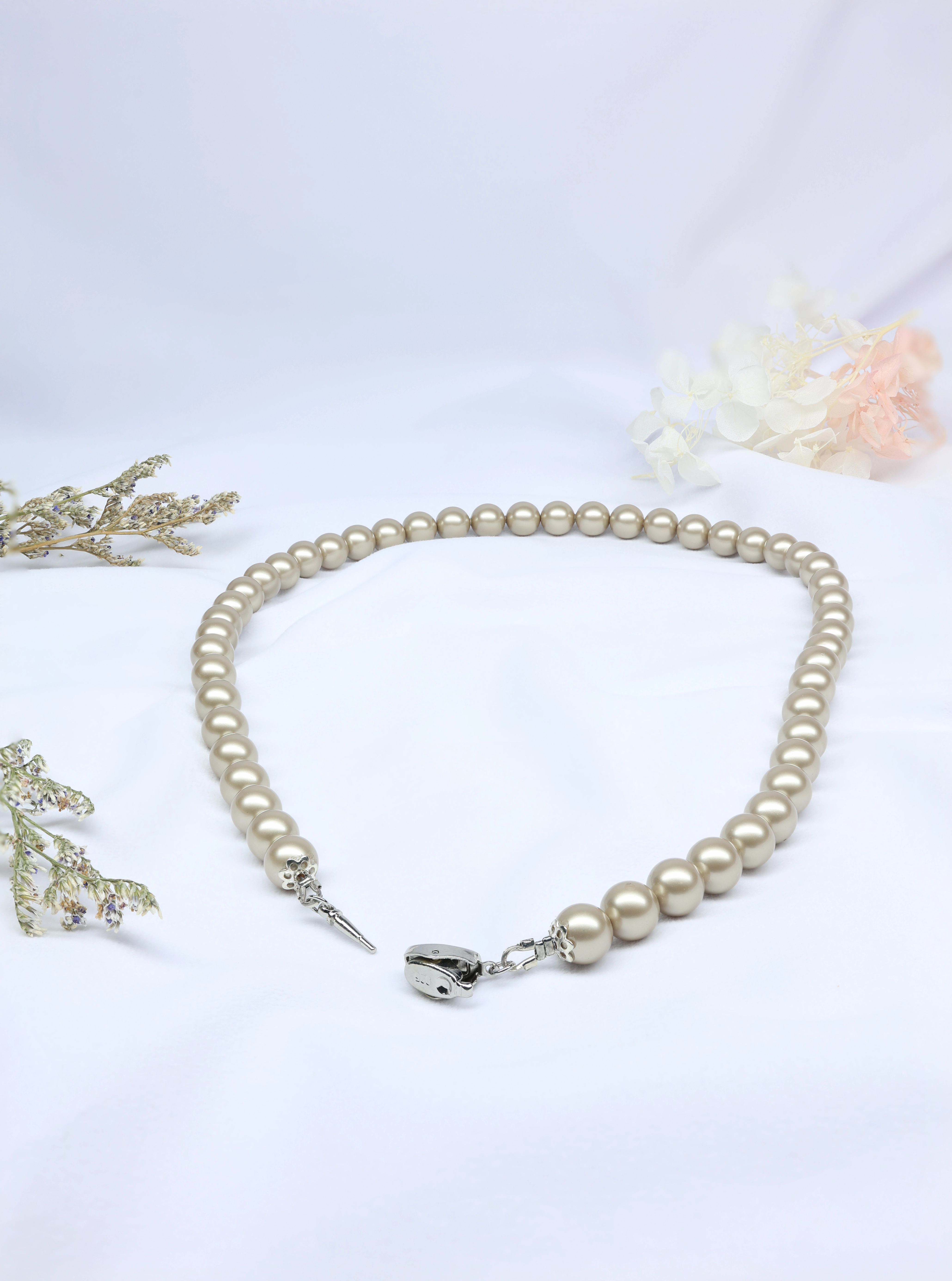 Elegant European Platinum Pearl Necklace