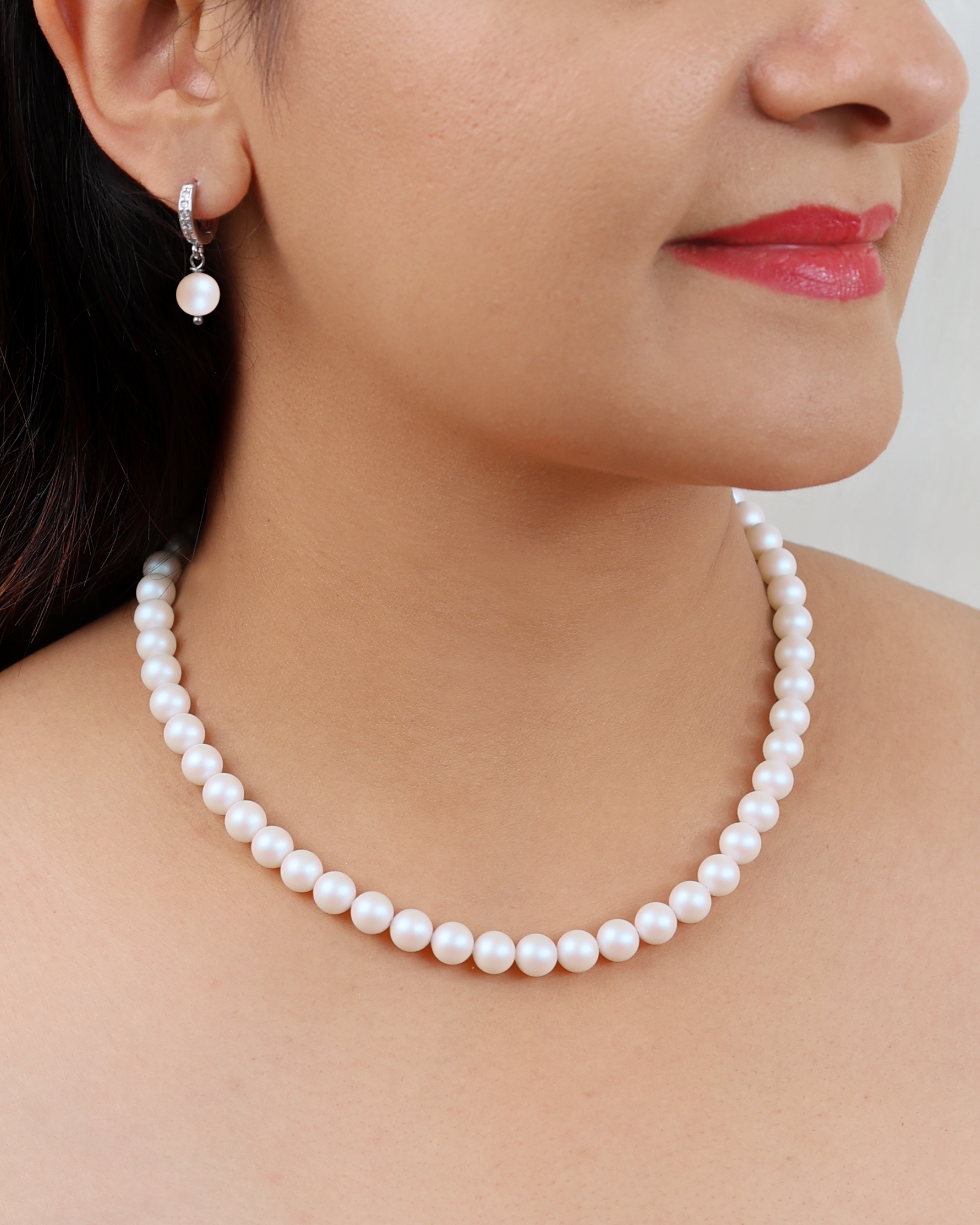 Elegant European Pearlescent White Pearl Necklace | Flawnt