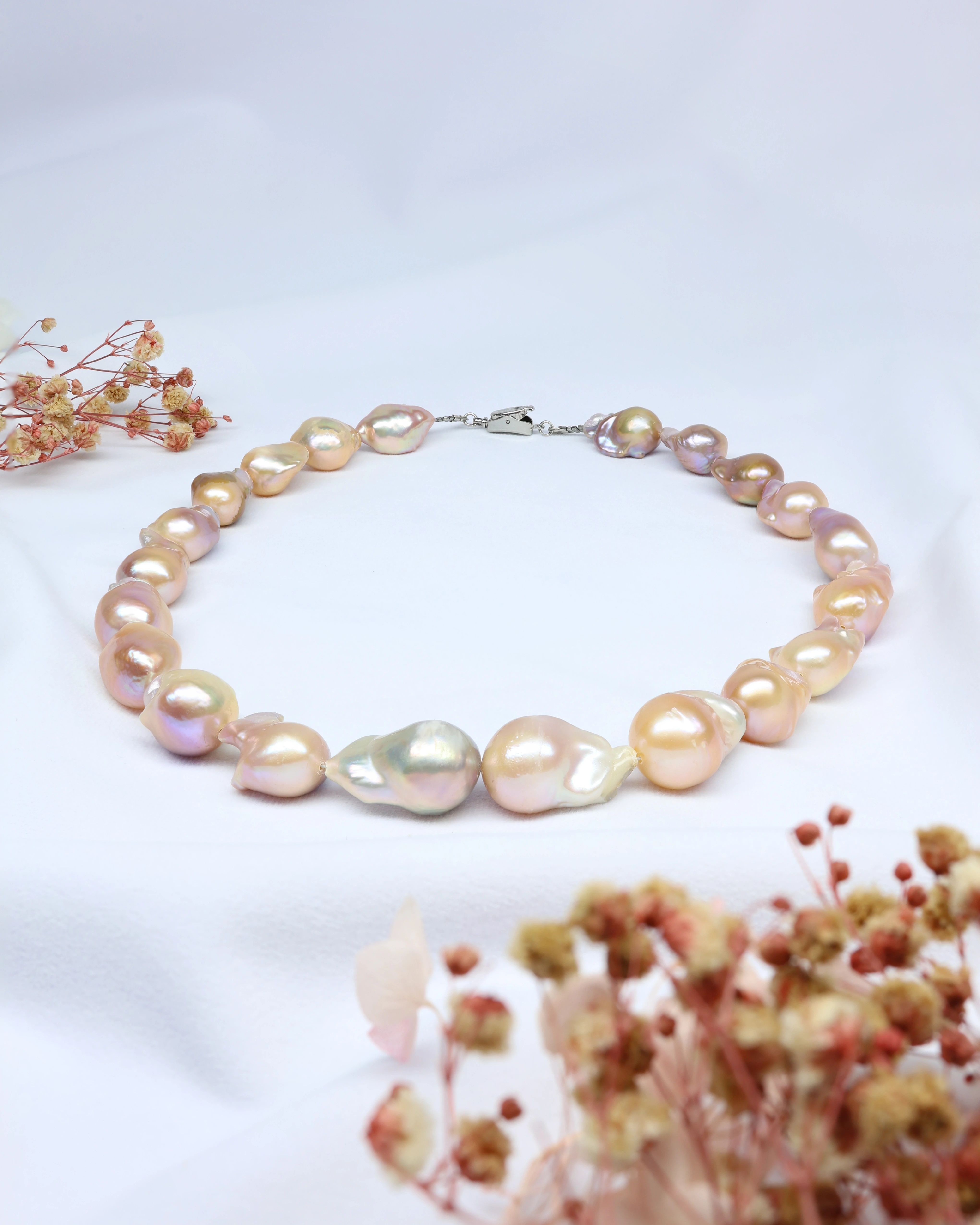 Baroque Pearls Necklace (Pearl Pink)