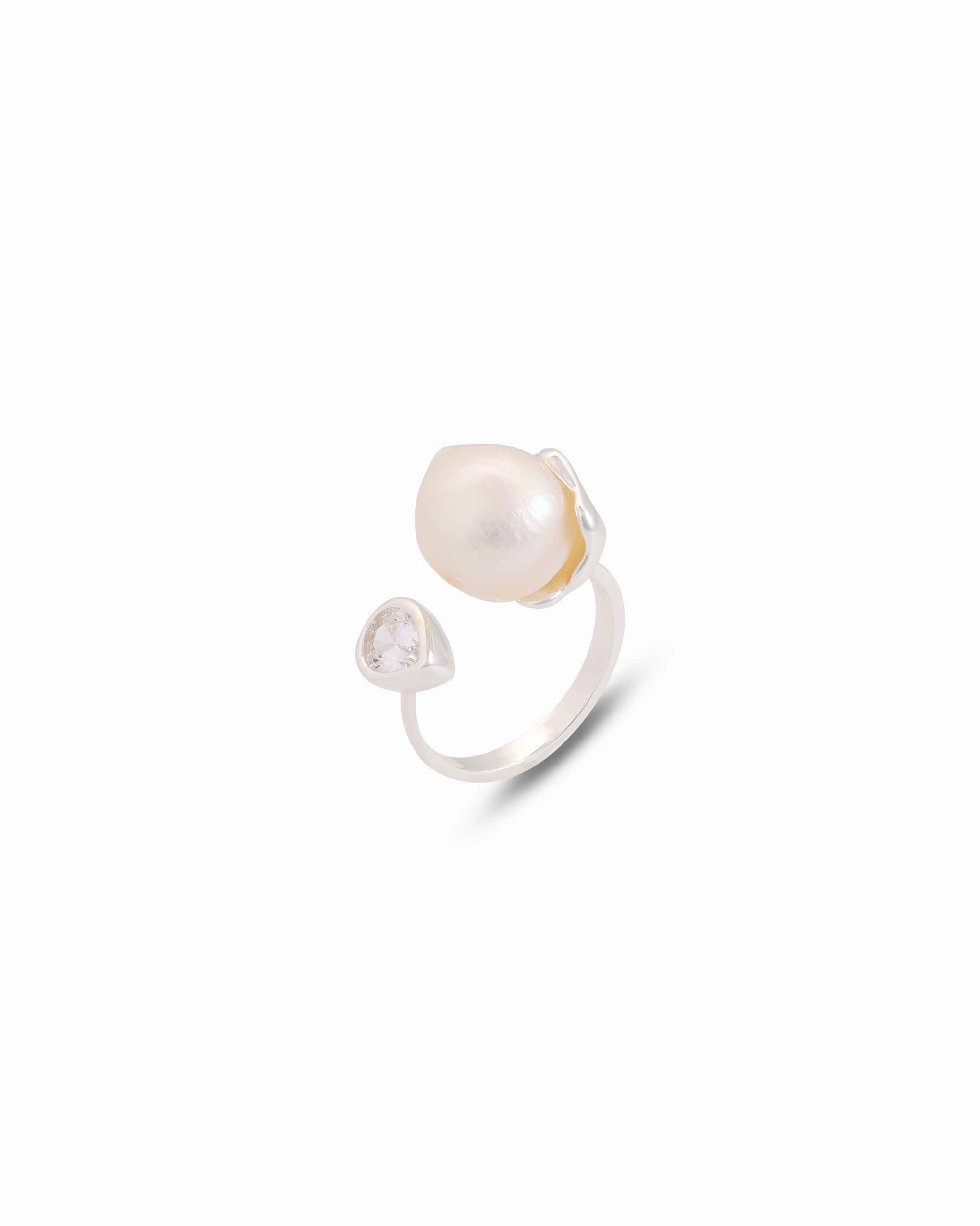 Pearl on Leaf with a Pendeloque (Silver)