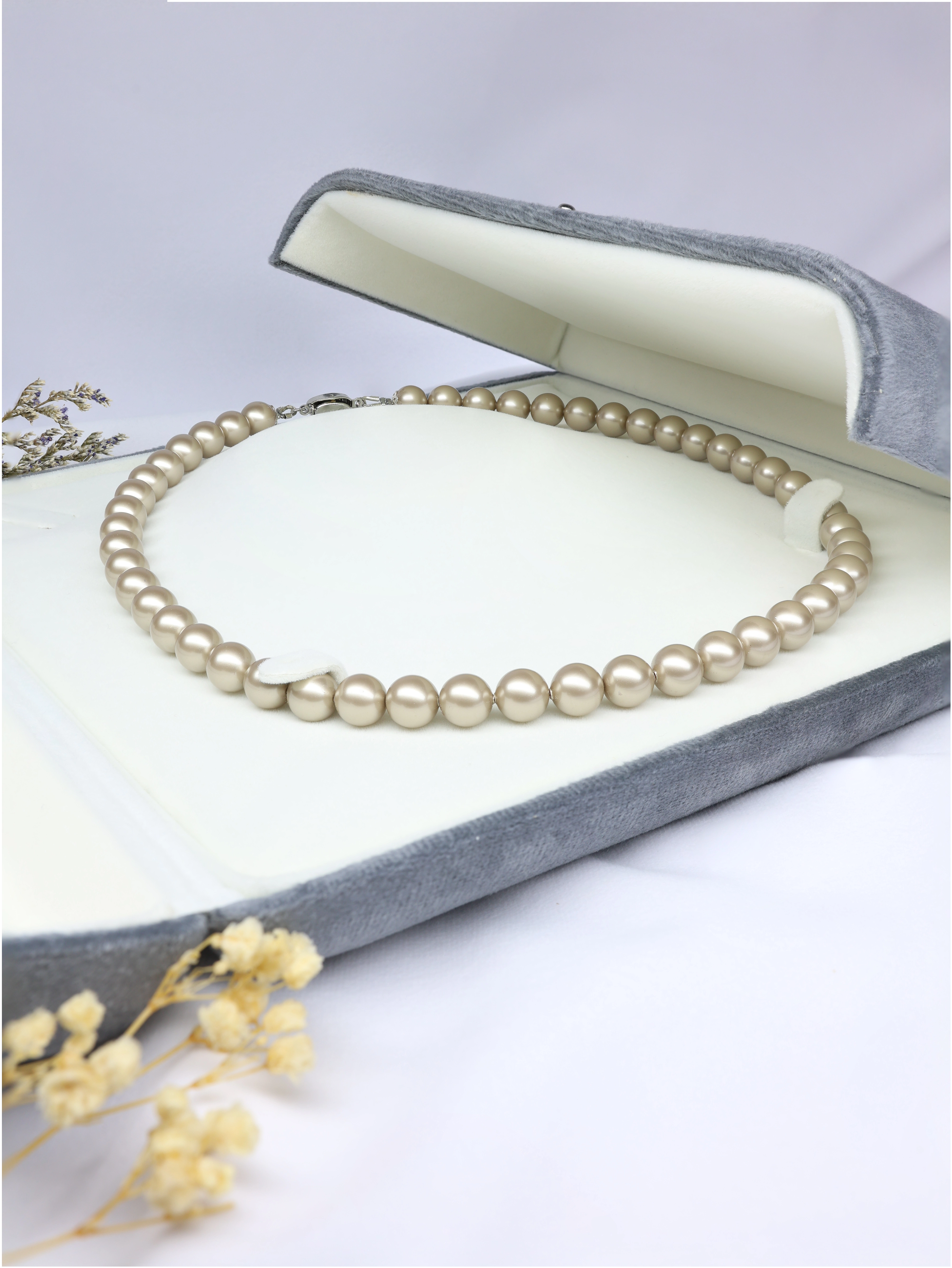 Elegant European Platinum Pearl Necklace