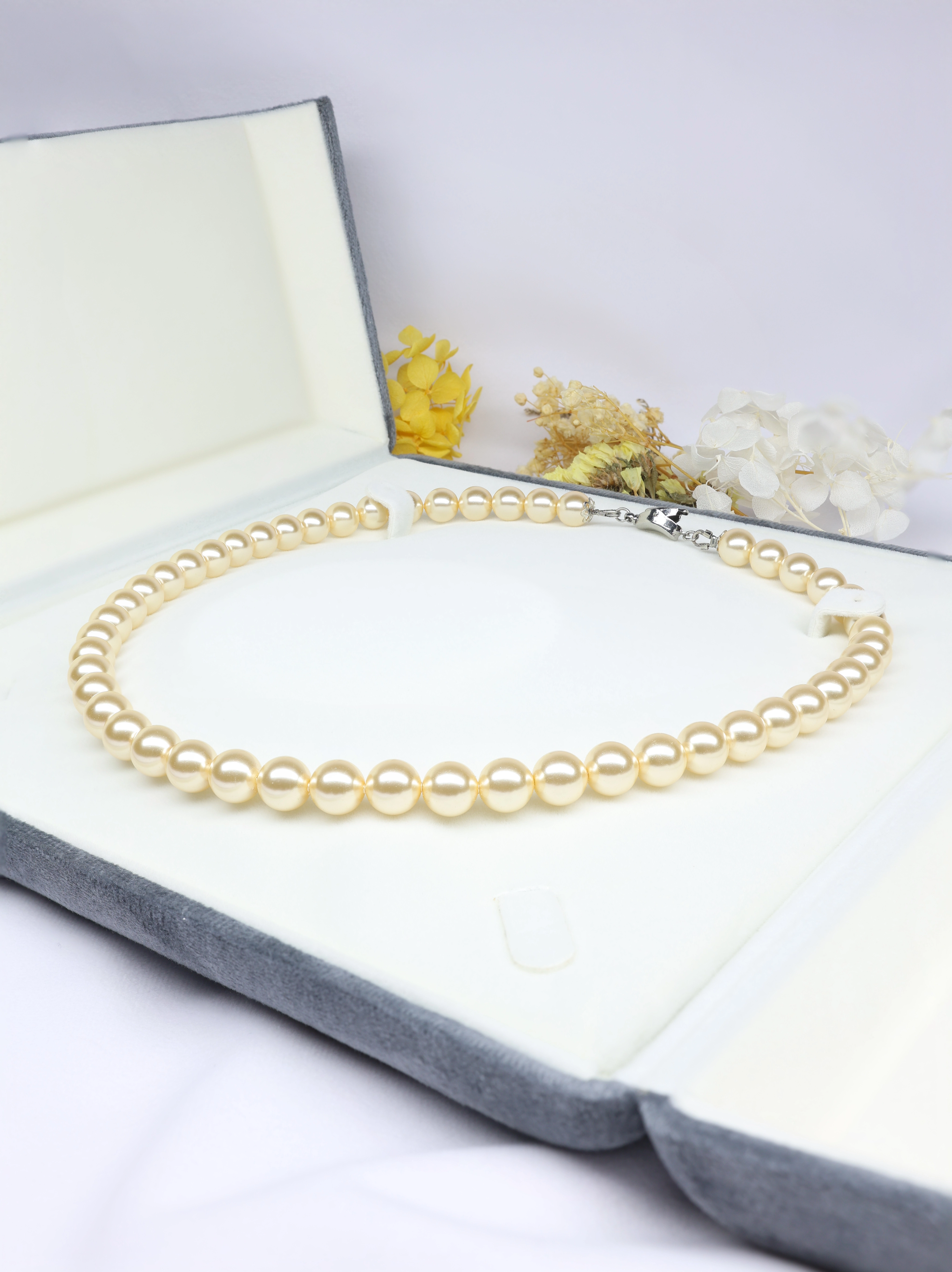 Elegant European White Cream Pearl Necklace