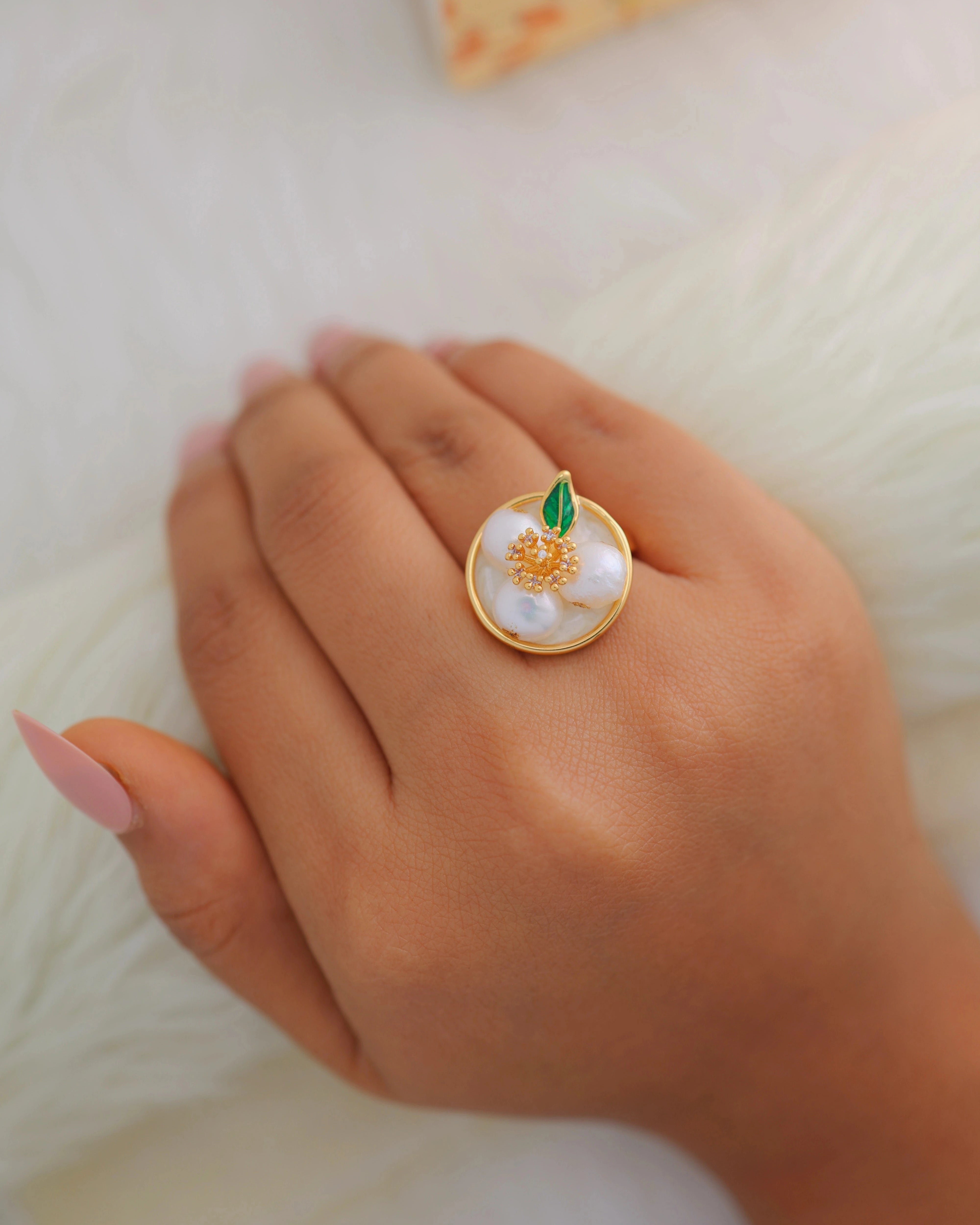 Tri Pearl on a Circle Ring