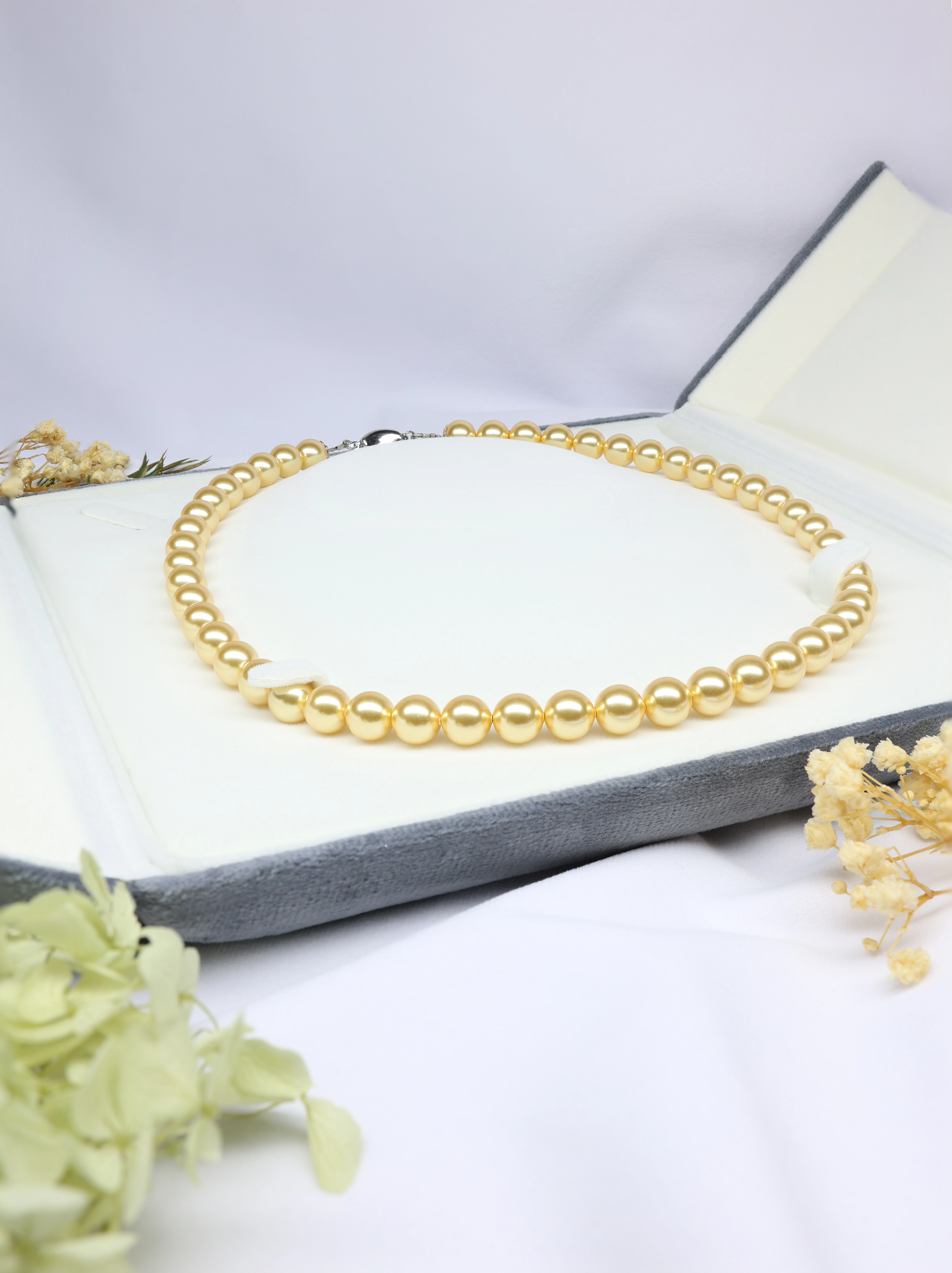 Elegant European Gold Pearl Necklace