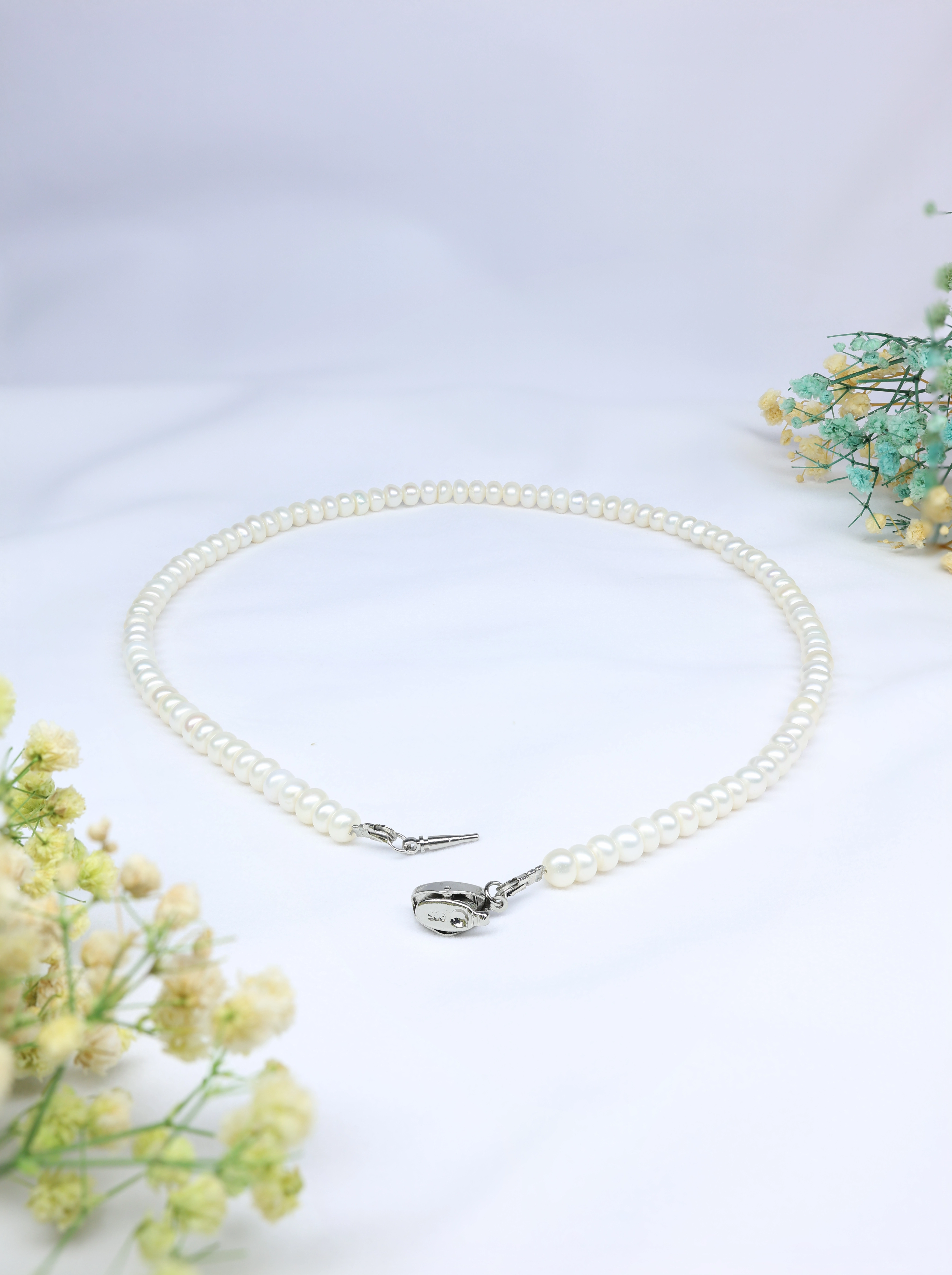 Button Pearl Necklace (White)
