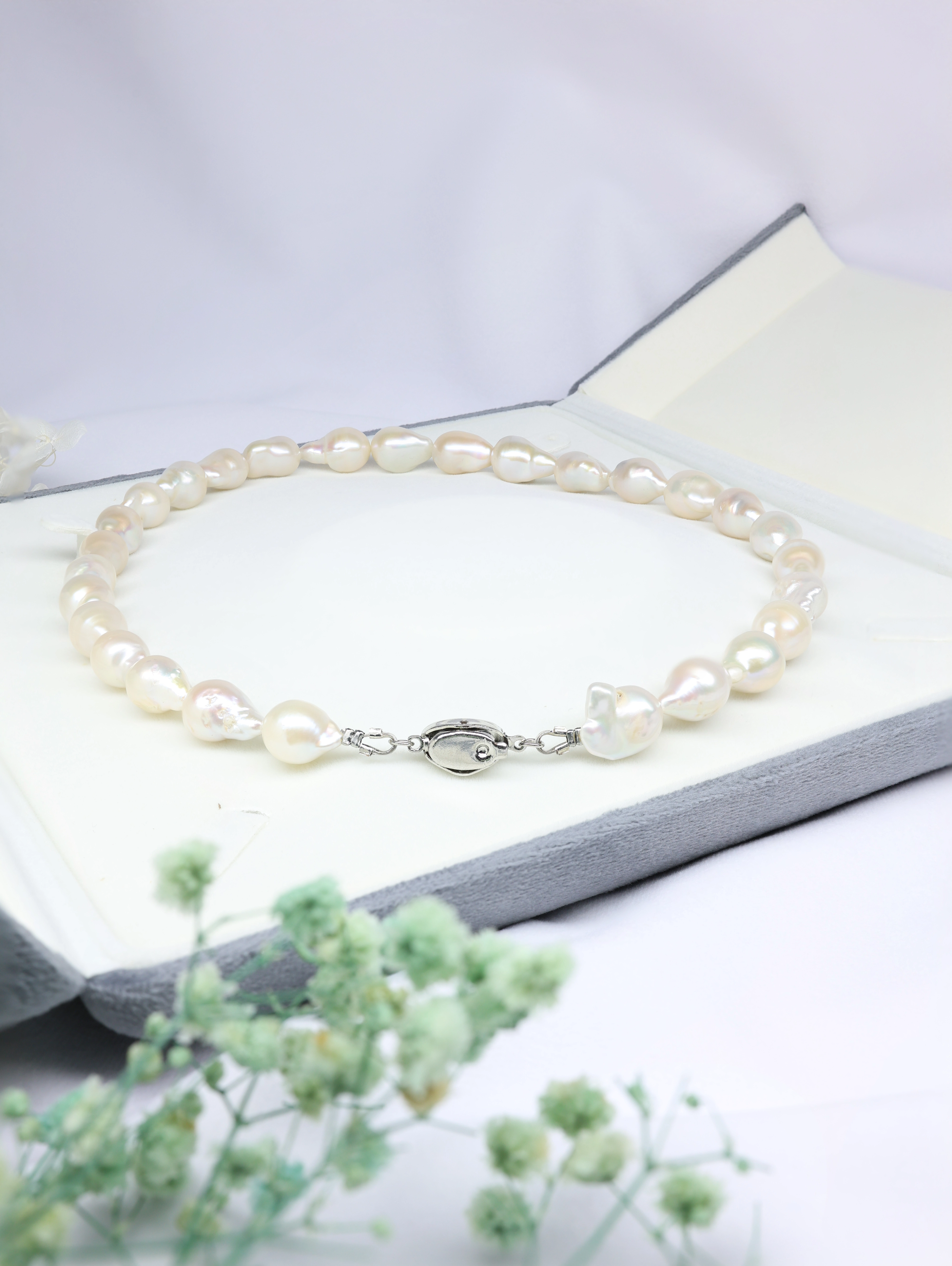 Baroque Pearls Necklace (Pearl White)