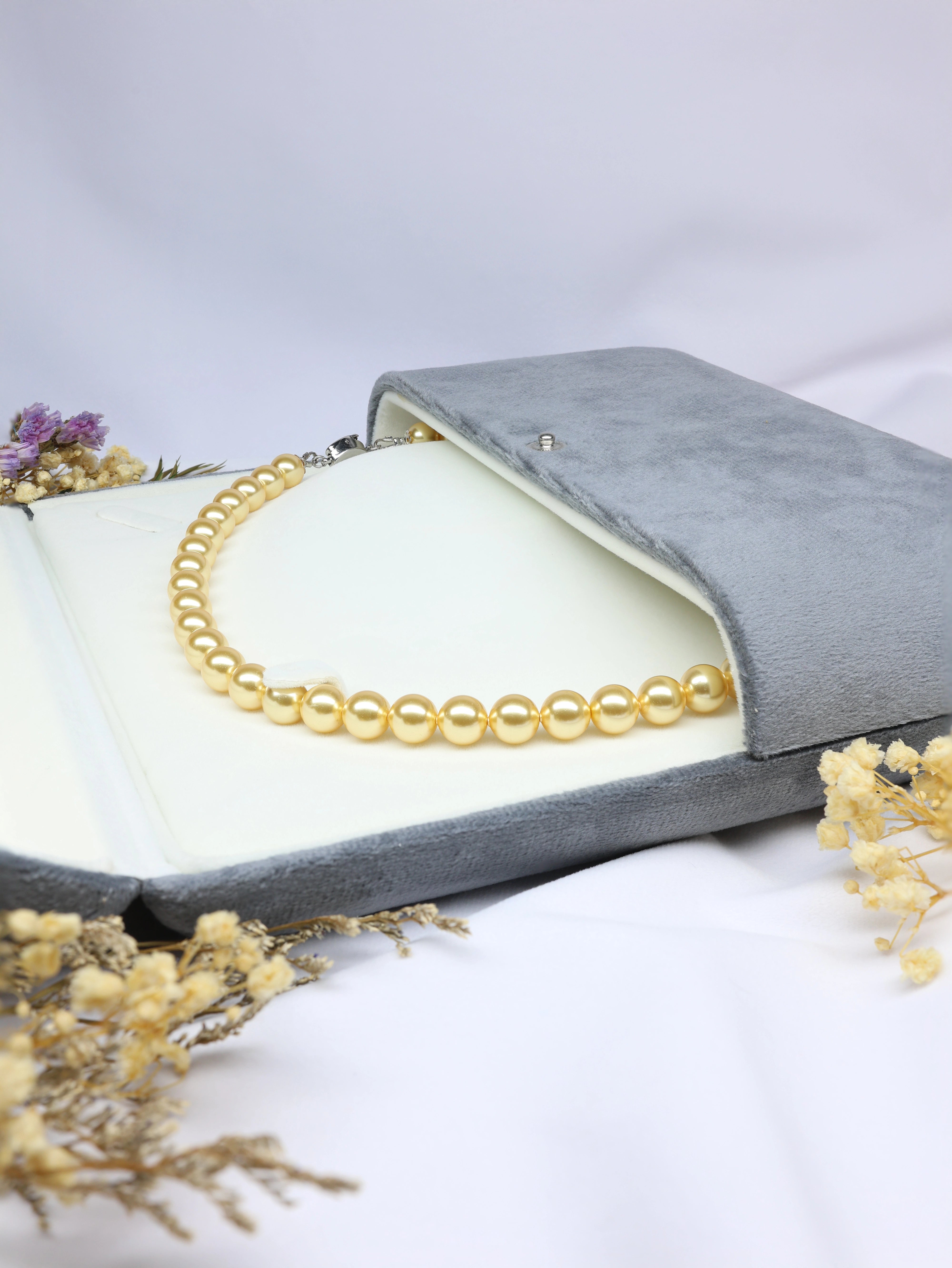 Elegant European Gold Pearl Necklace