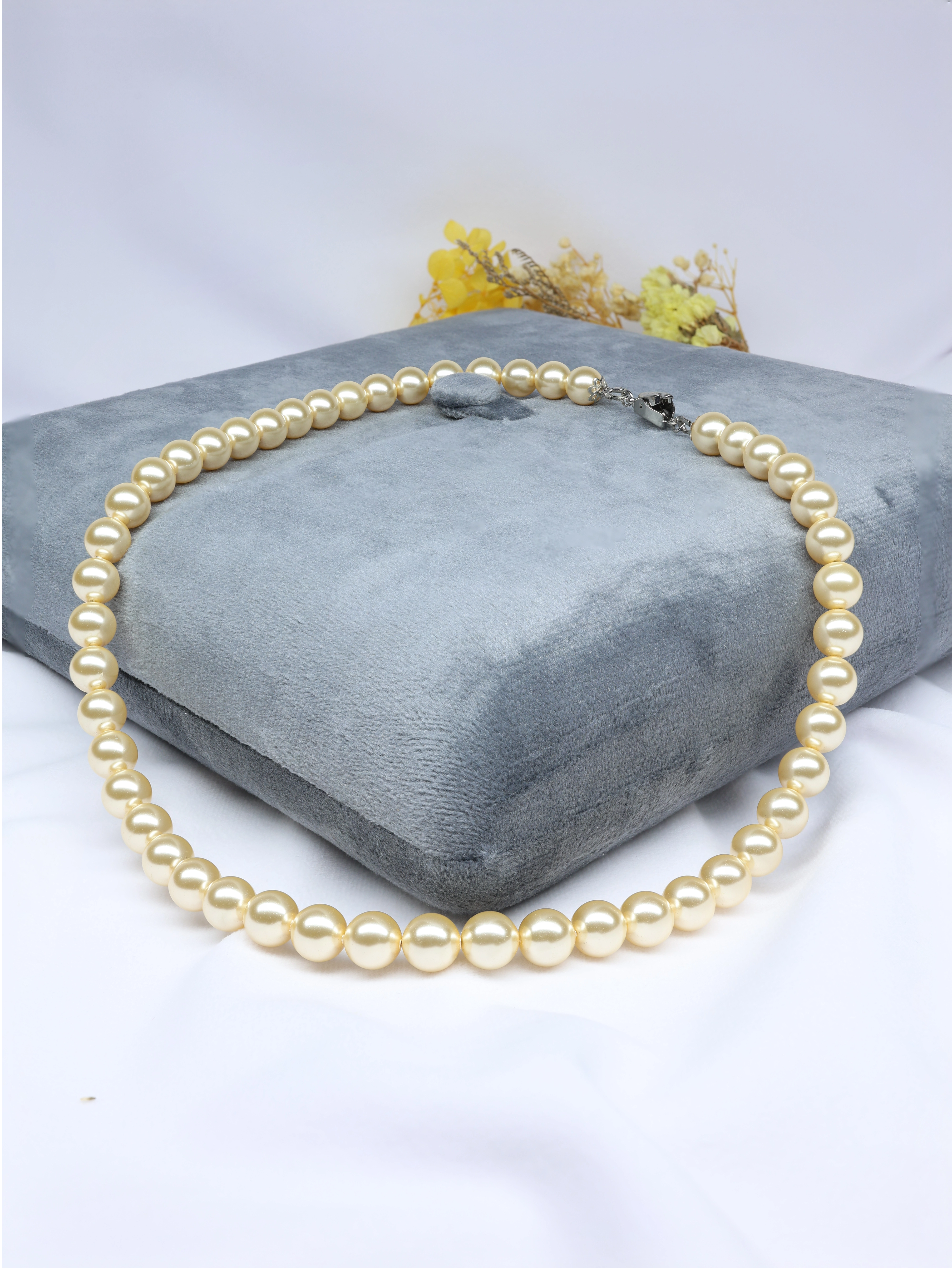 Elegant European White Cream Pearl Necklace