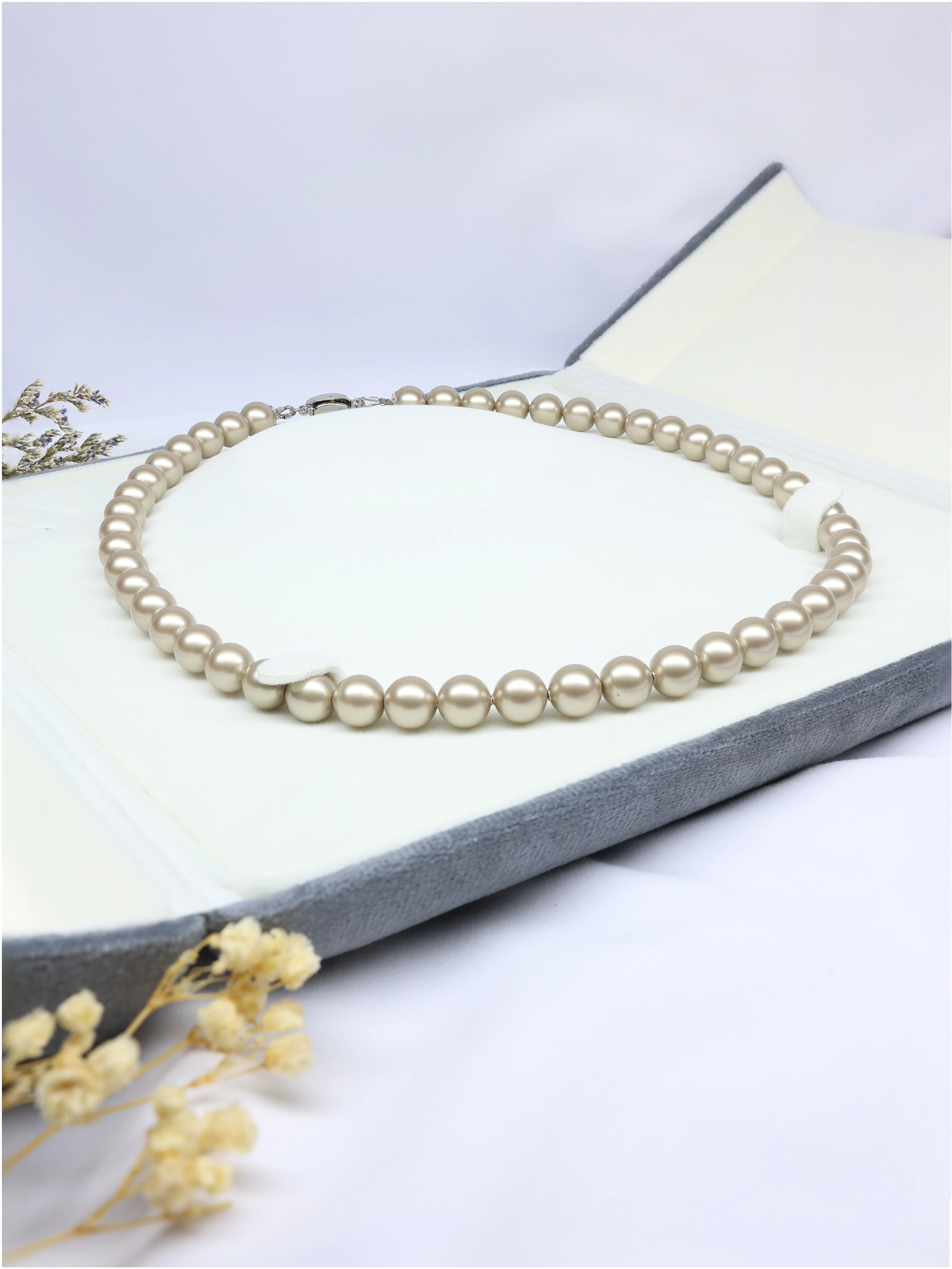 Elegant European Platinum Pearl Necklace