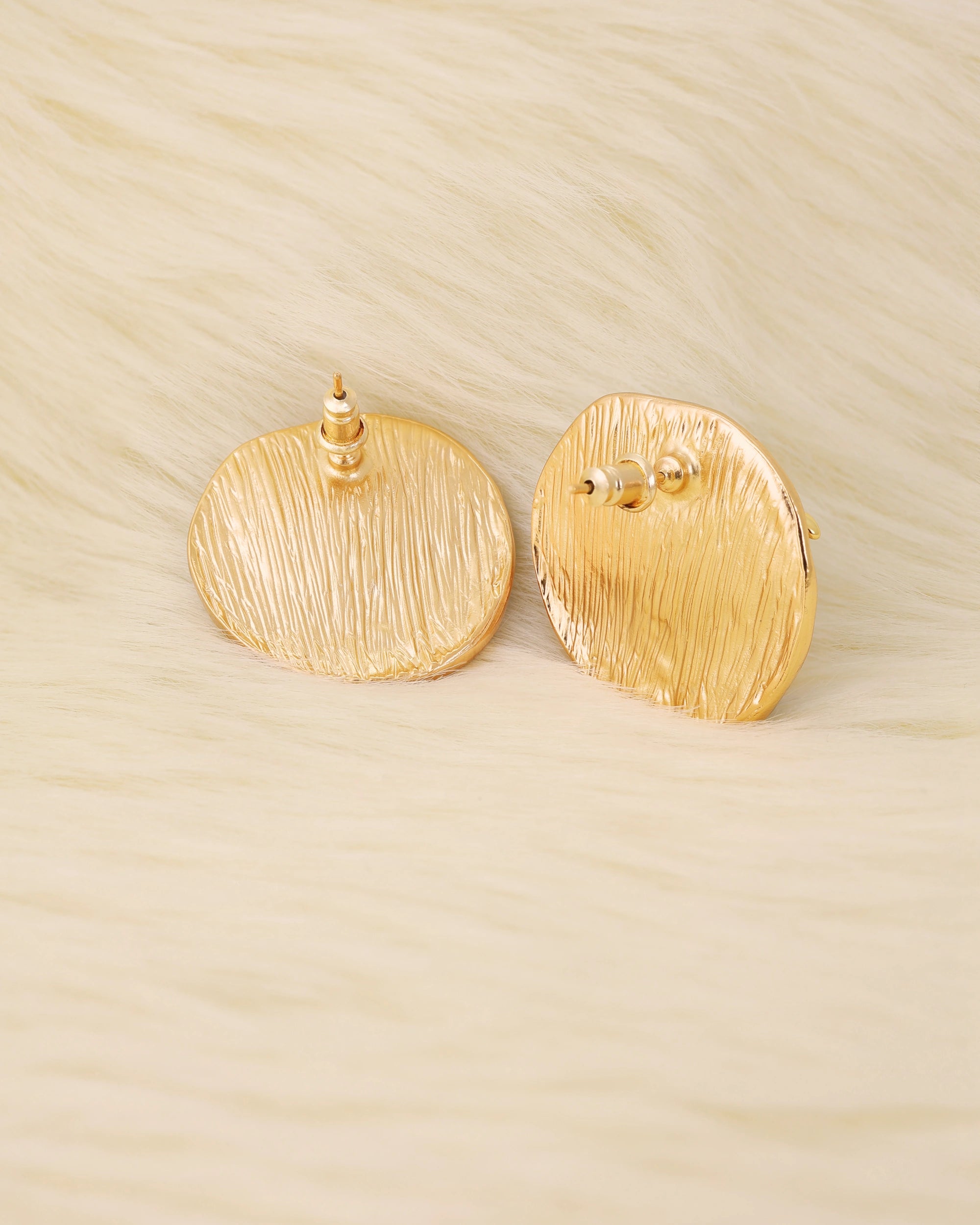 Dolphin in Ocean Pearl Ear Studs