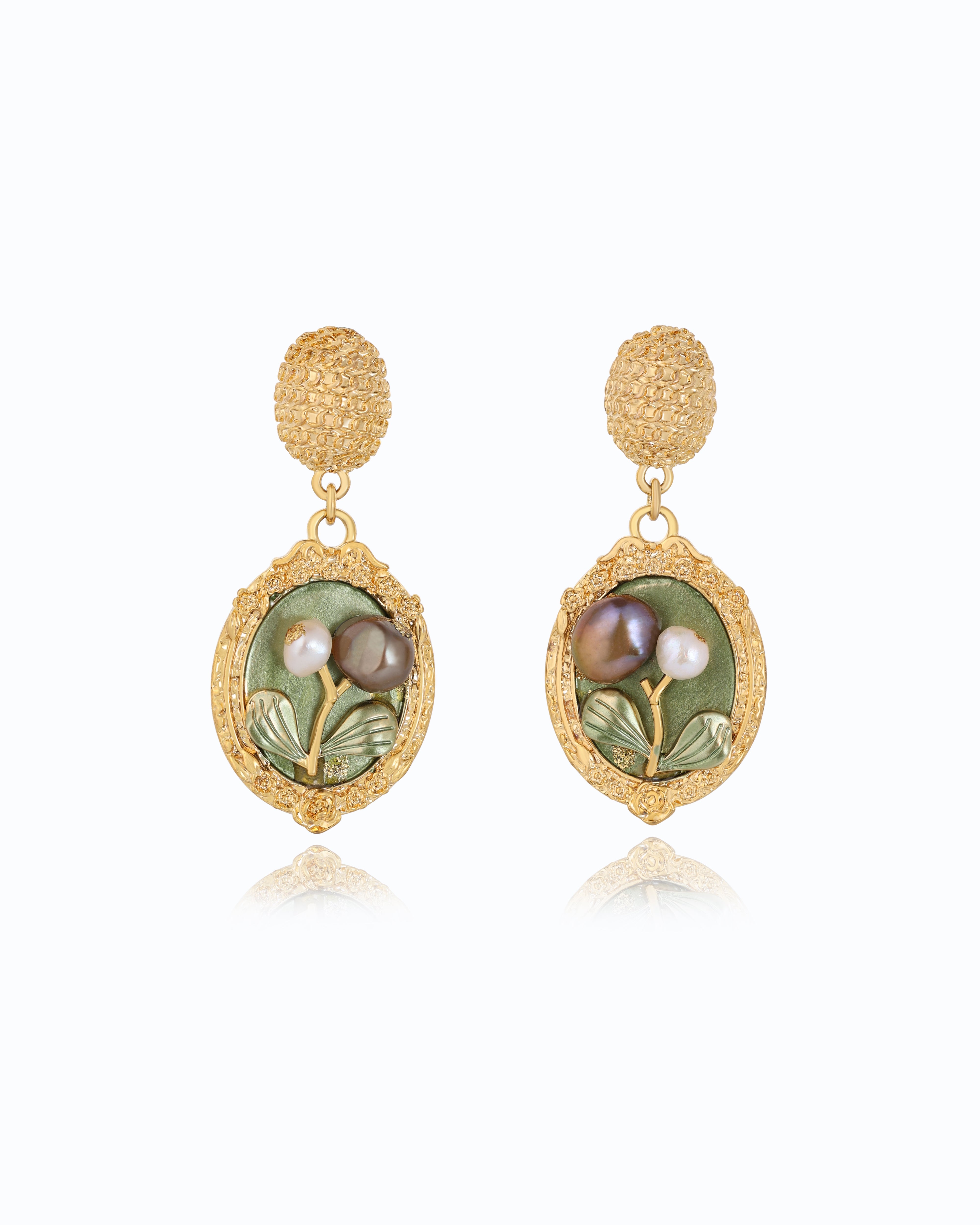Renaissance Green (Oval) – Natural Freshwater Pearl | 18K Gold Plated