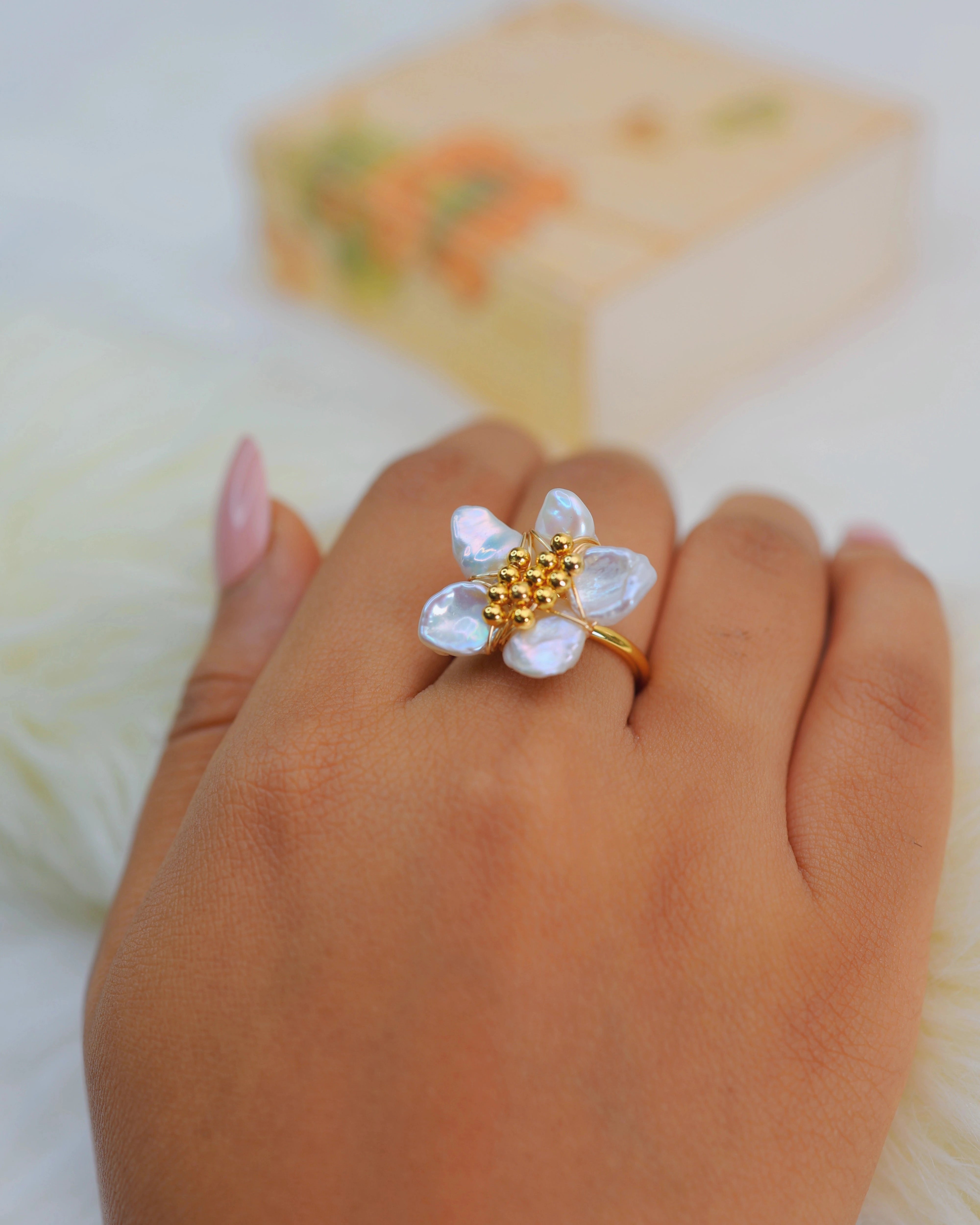 Mother of Pearls Flower Ring