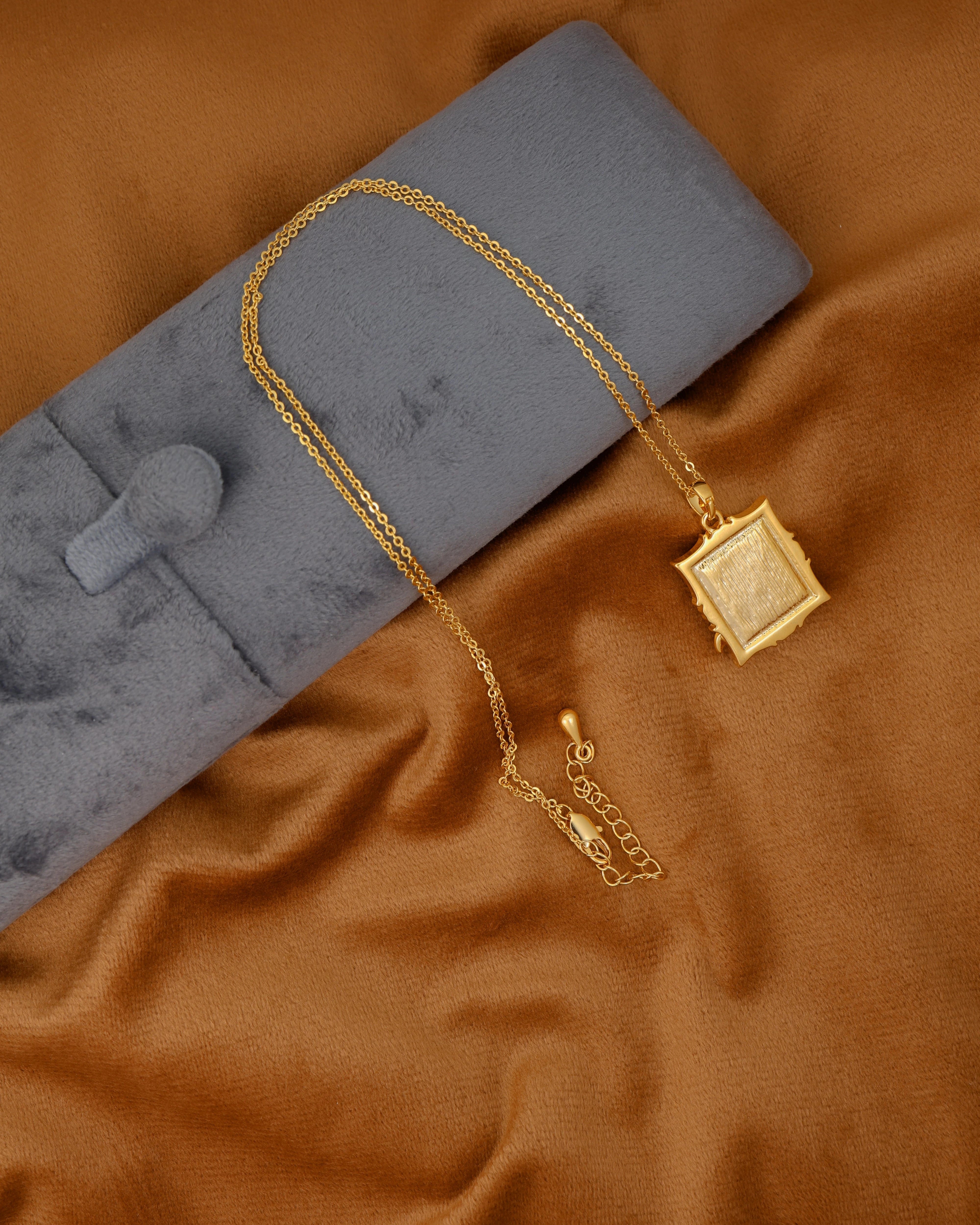 Renaissance Pearl Pendant with Chain