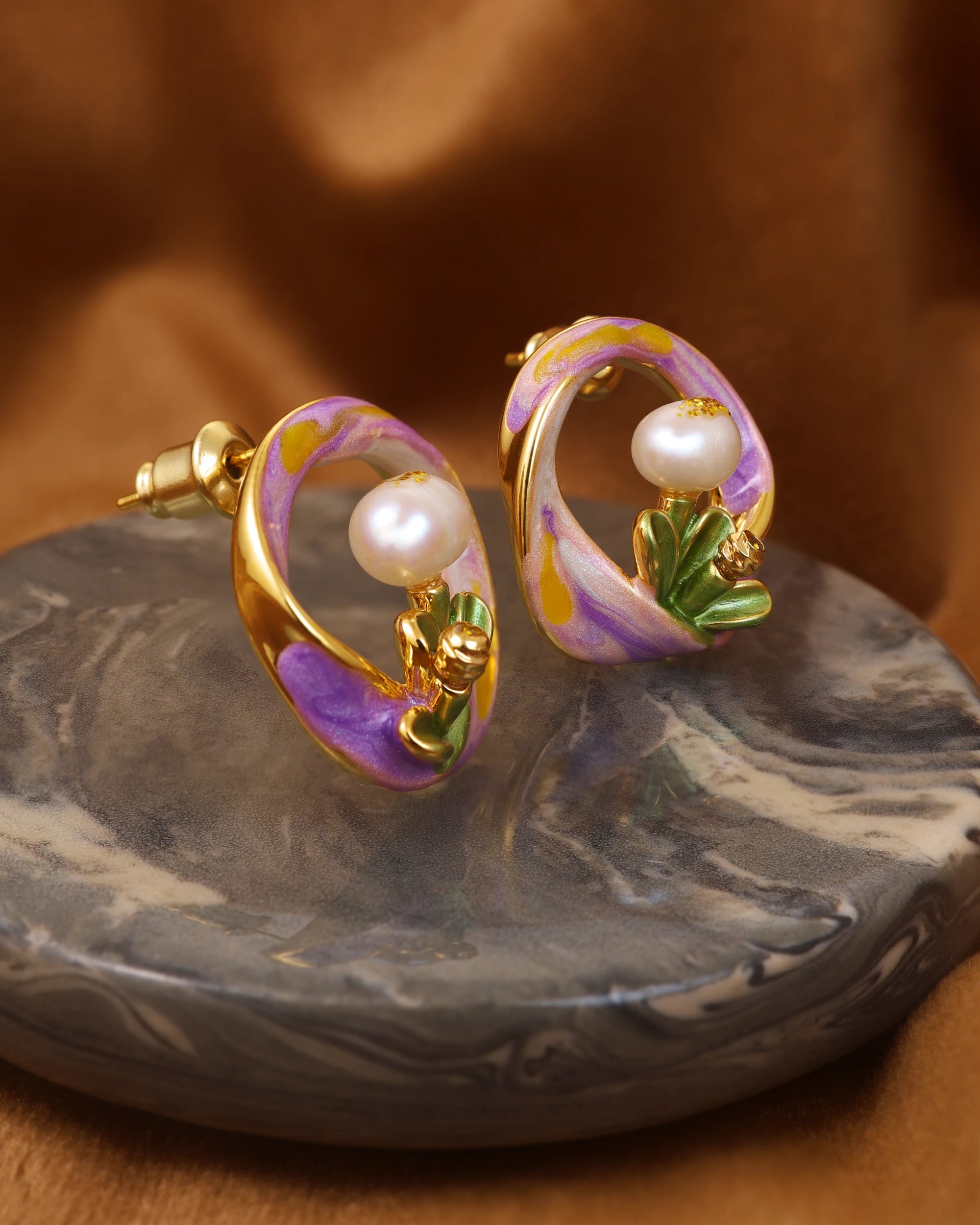 Lavendar Mobius Pearl Studs