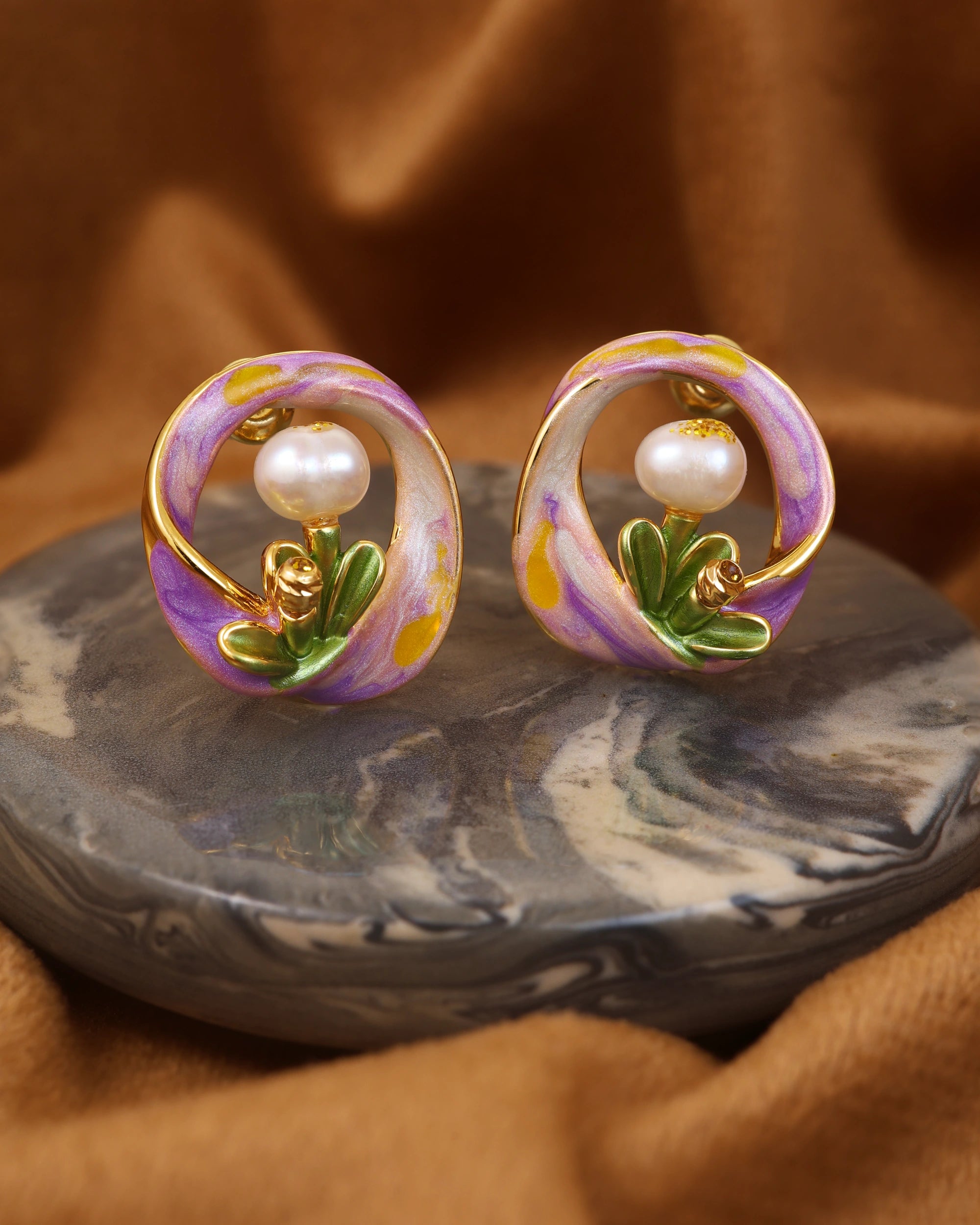 Lavendar Mobius Pearl Studs