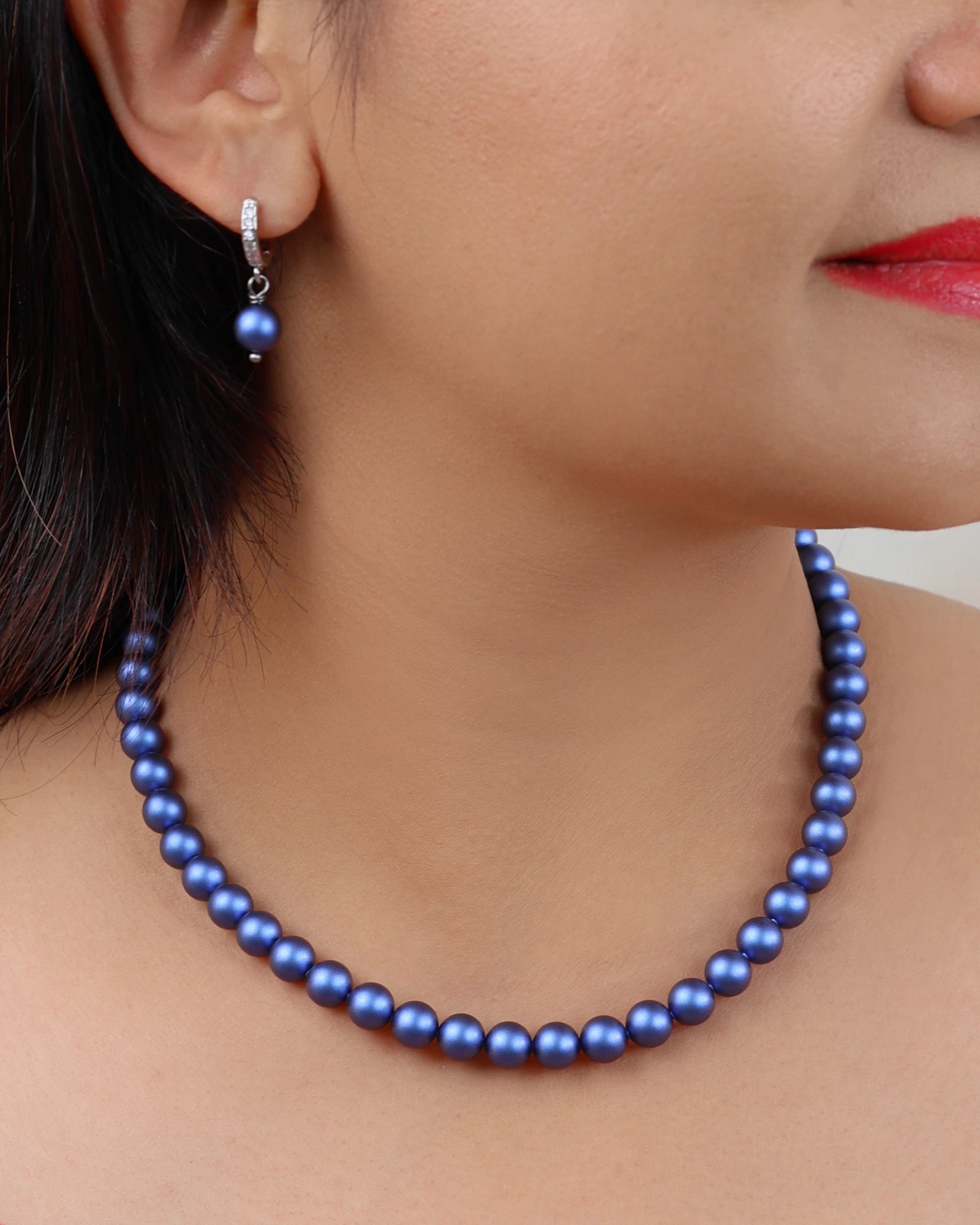 Elegant European Iridescent Blue Pearl Necklace | Flawnt