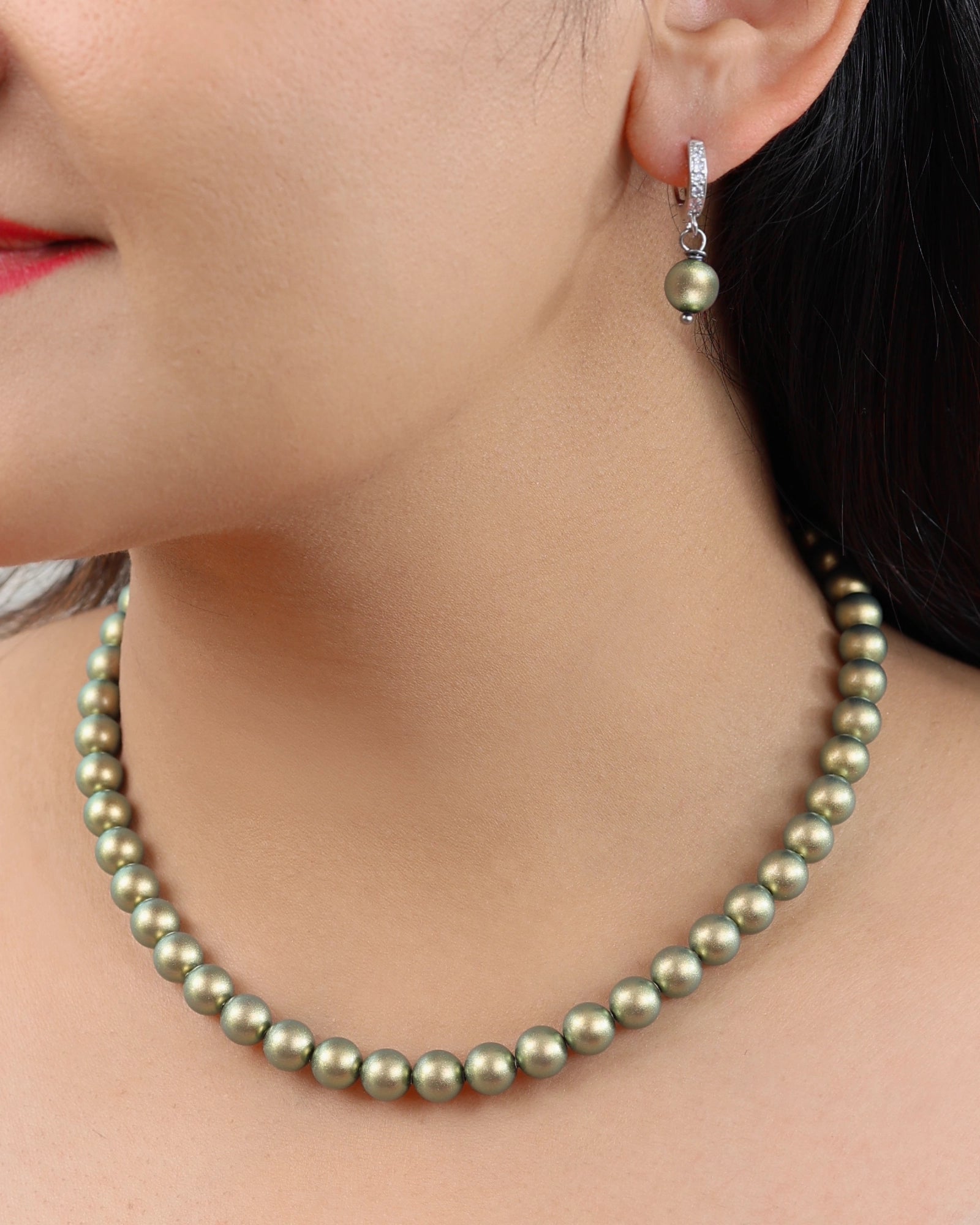 Elegant European Iridescent Green Pearl Necklace | Flawnt