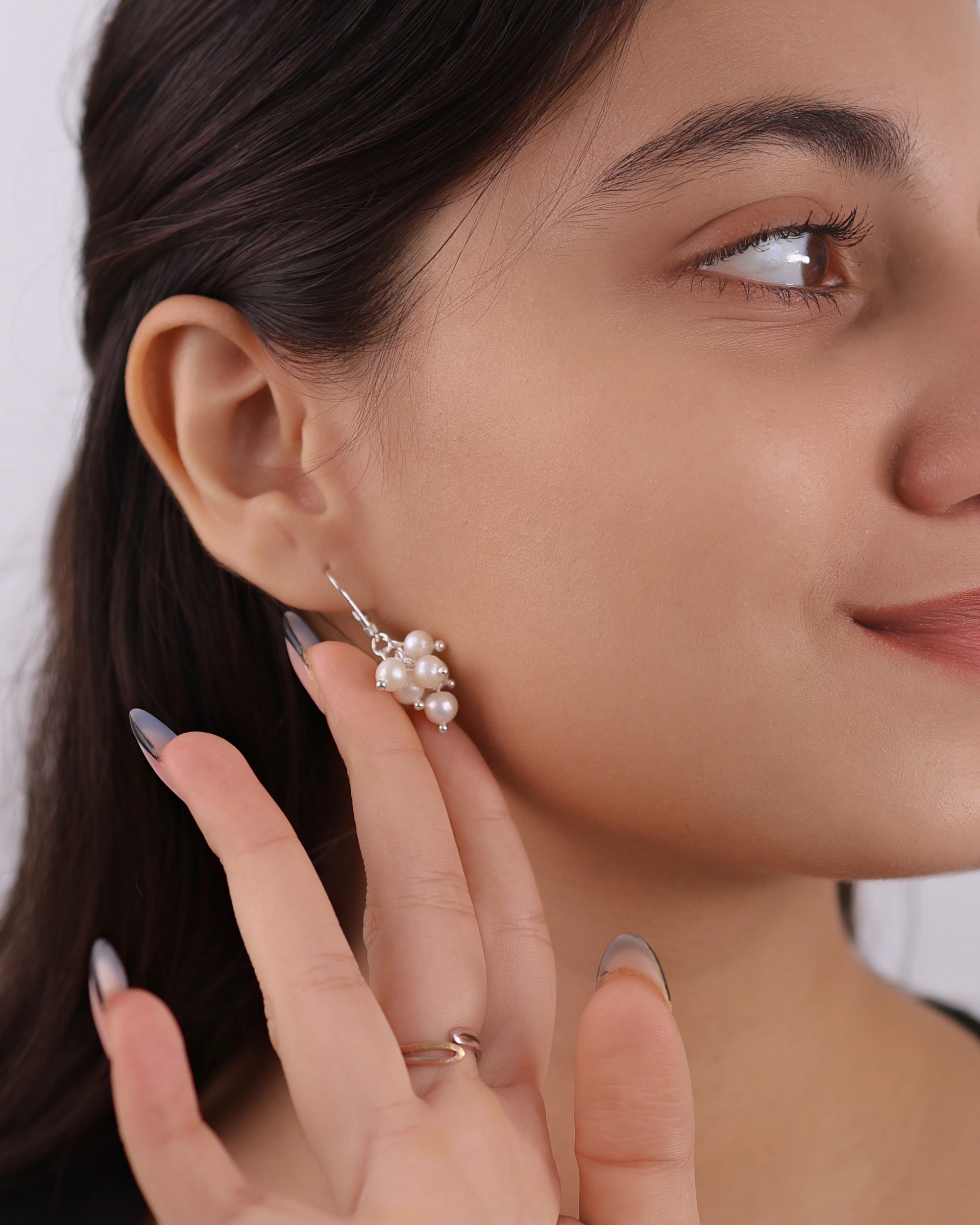 Mini Pearl Grapes Dangle (White)