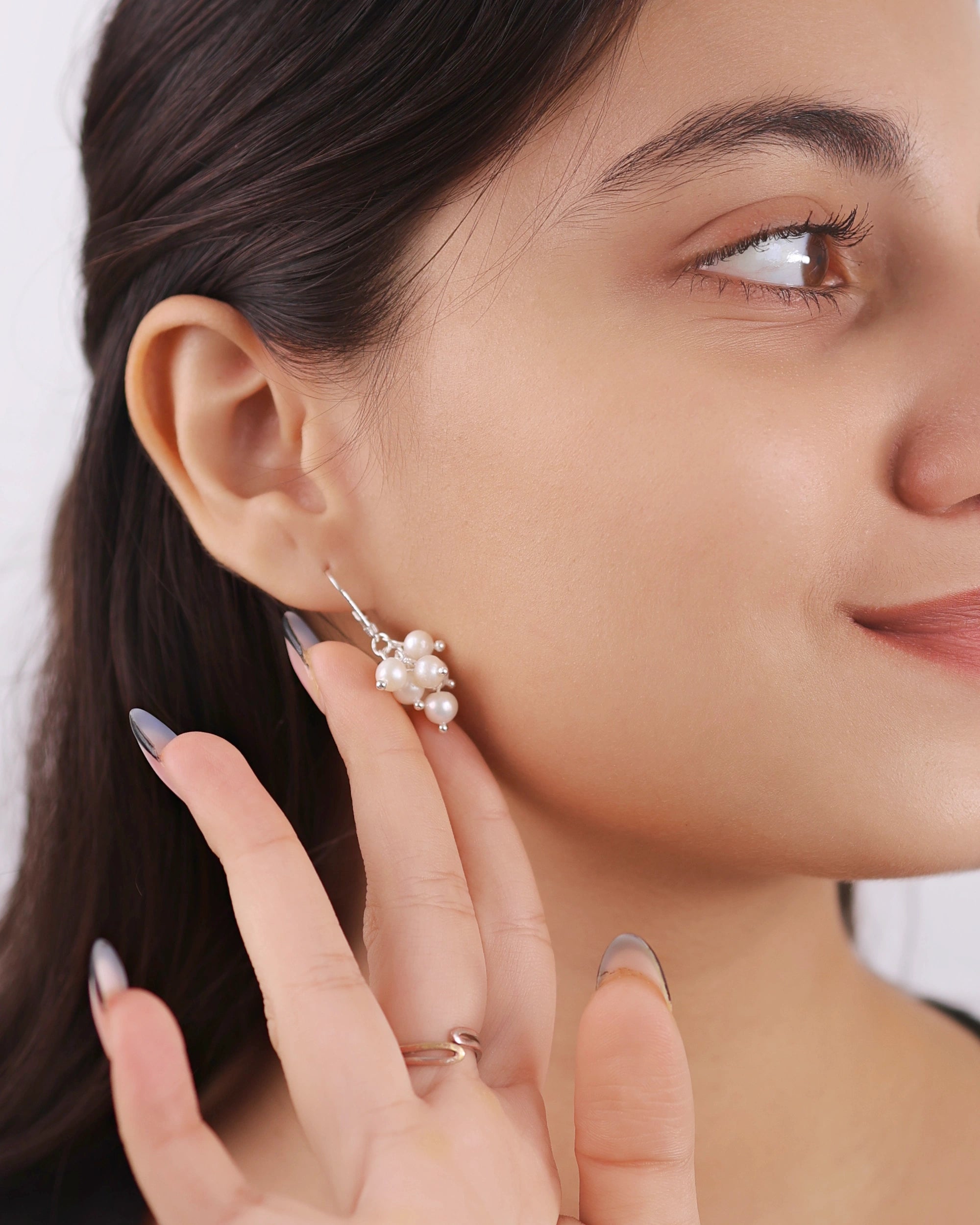 Mini Pearl Grapes Dangle (White)