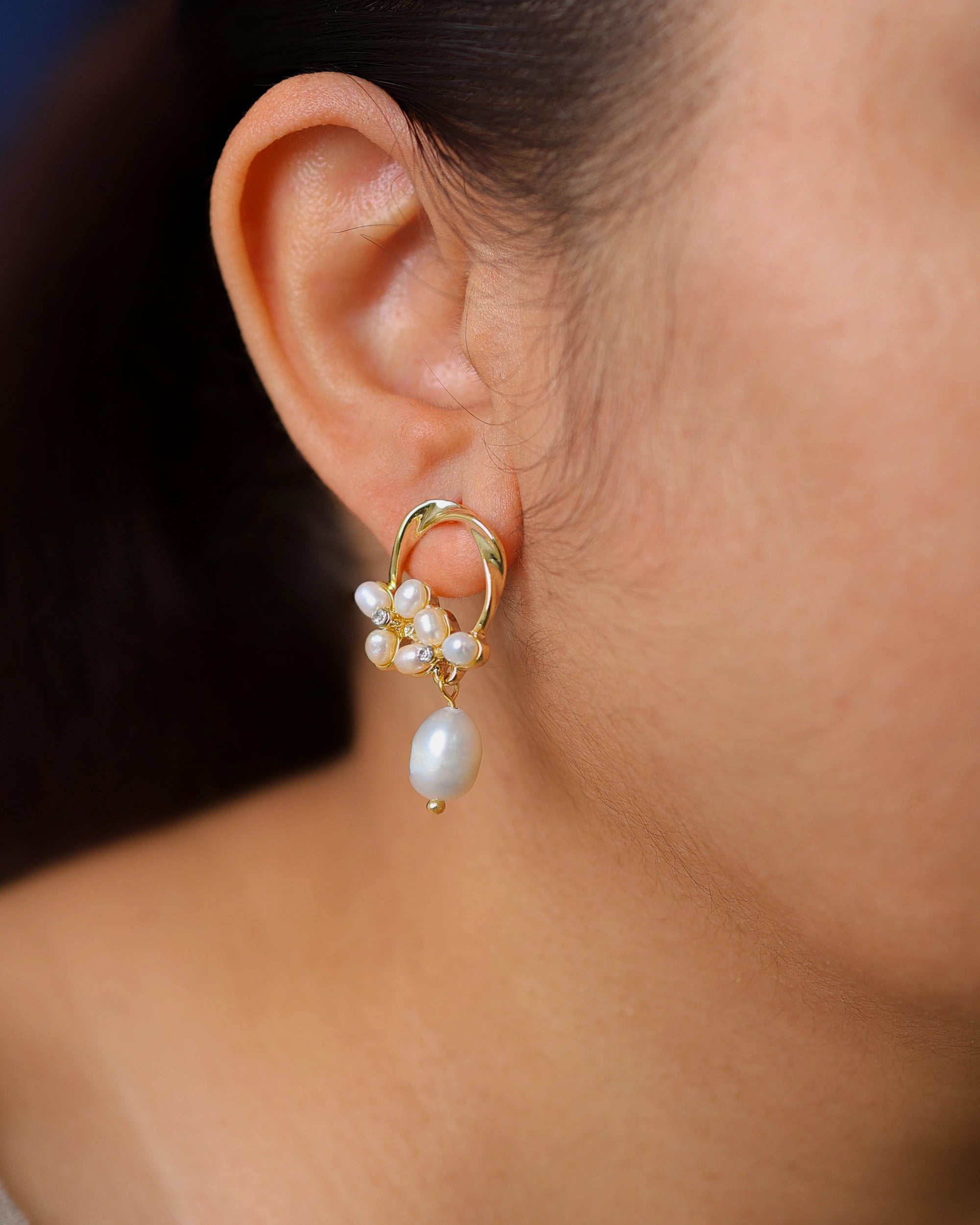 Mobius Pearl Dangle - Gold