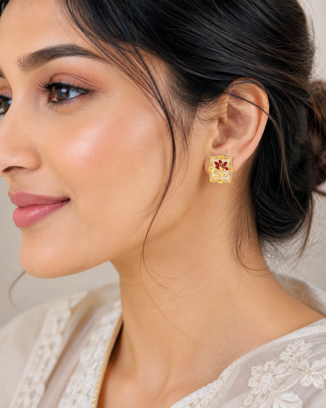 Bloom Portrait Pearl Ear Studs- Burgandy