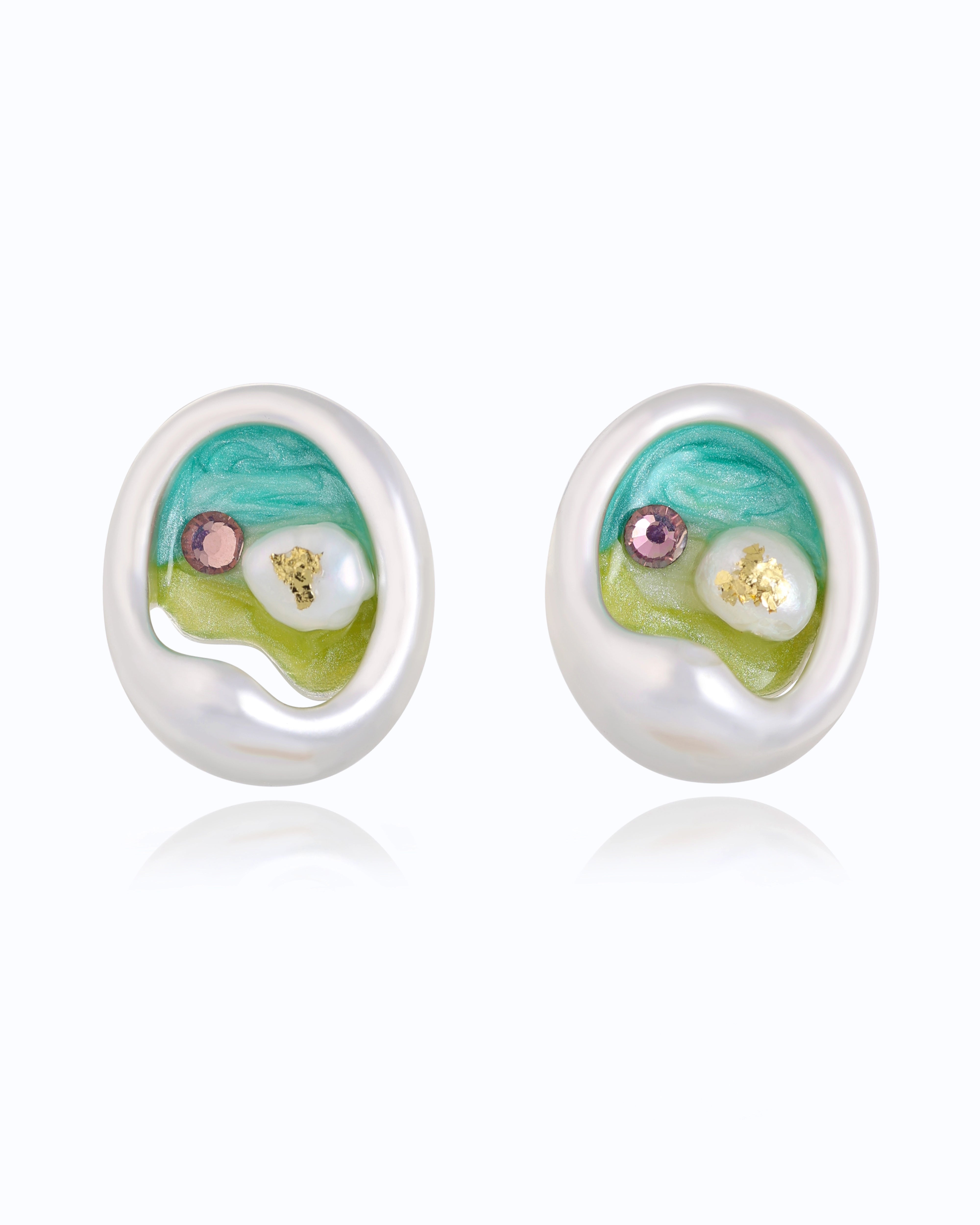 Broken Beach Pearl Ear Stud (Silver)