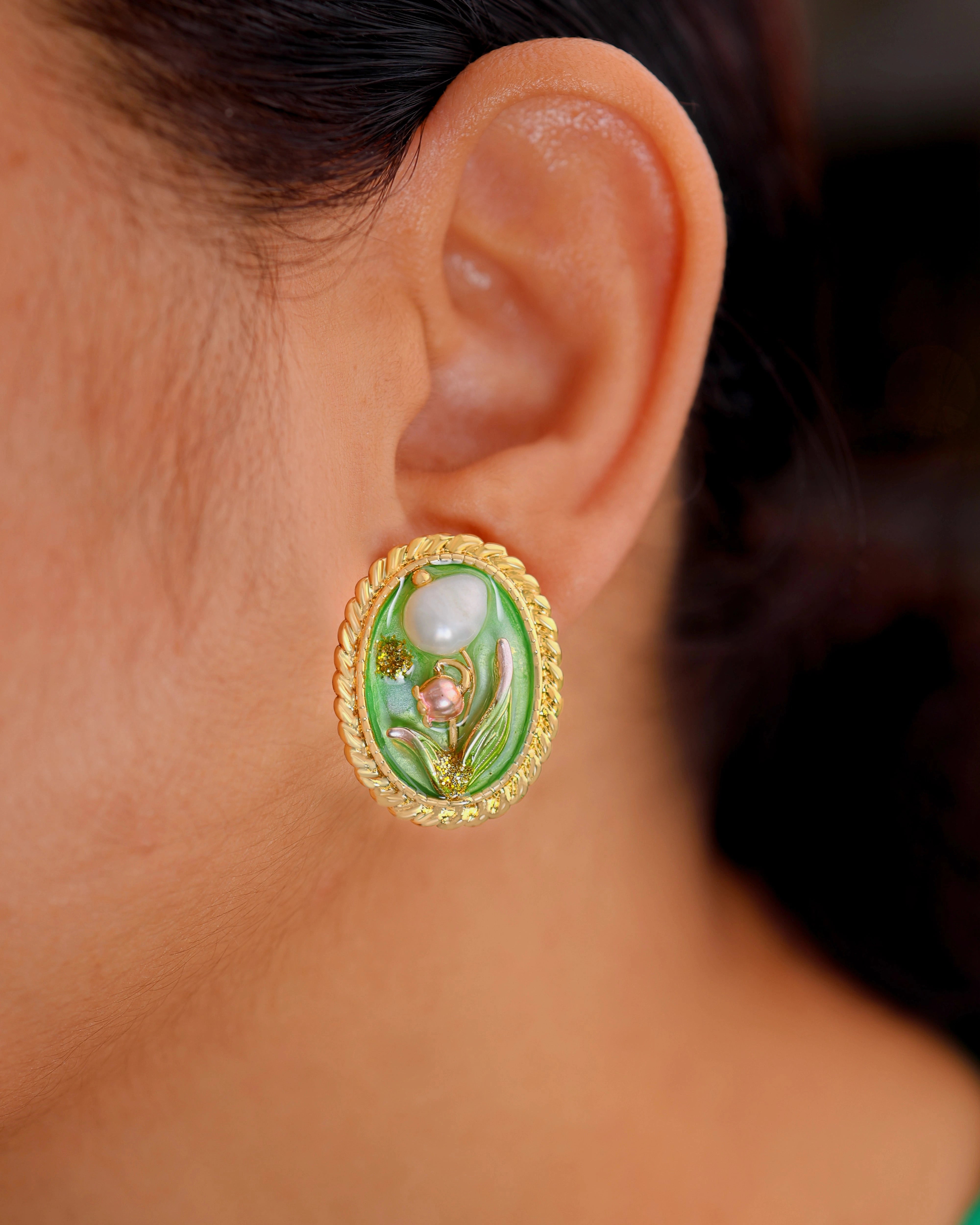 Oval flower Bud (Green) Clip On
