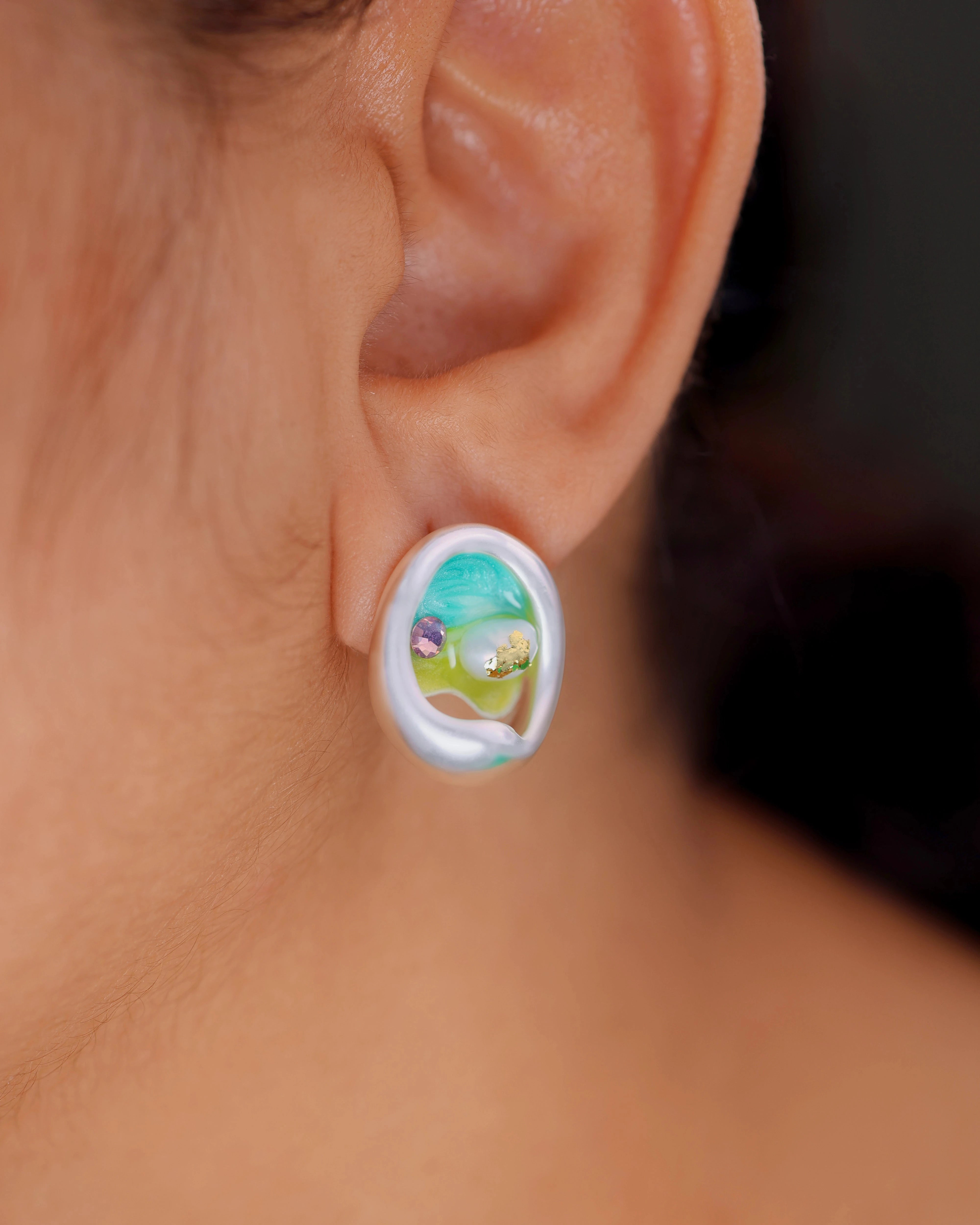Broken Beach Pearl Ear Stud (Silver)