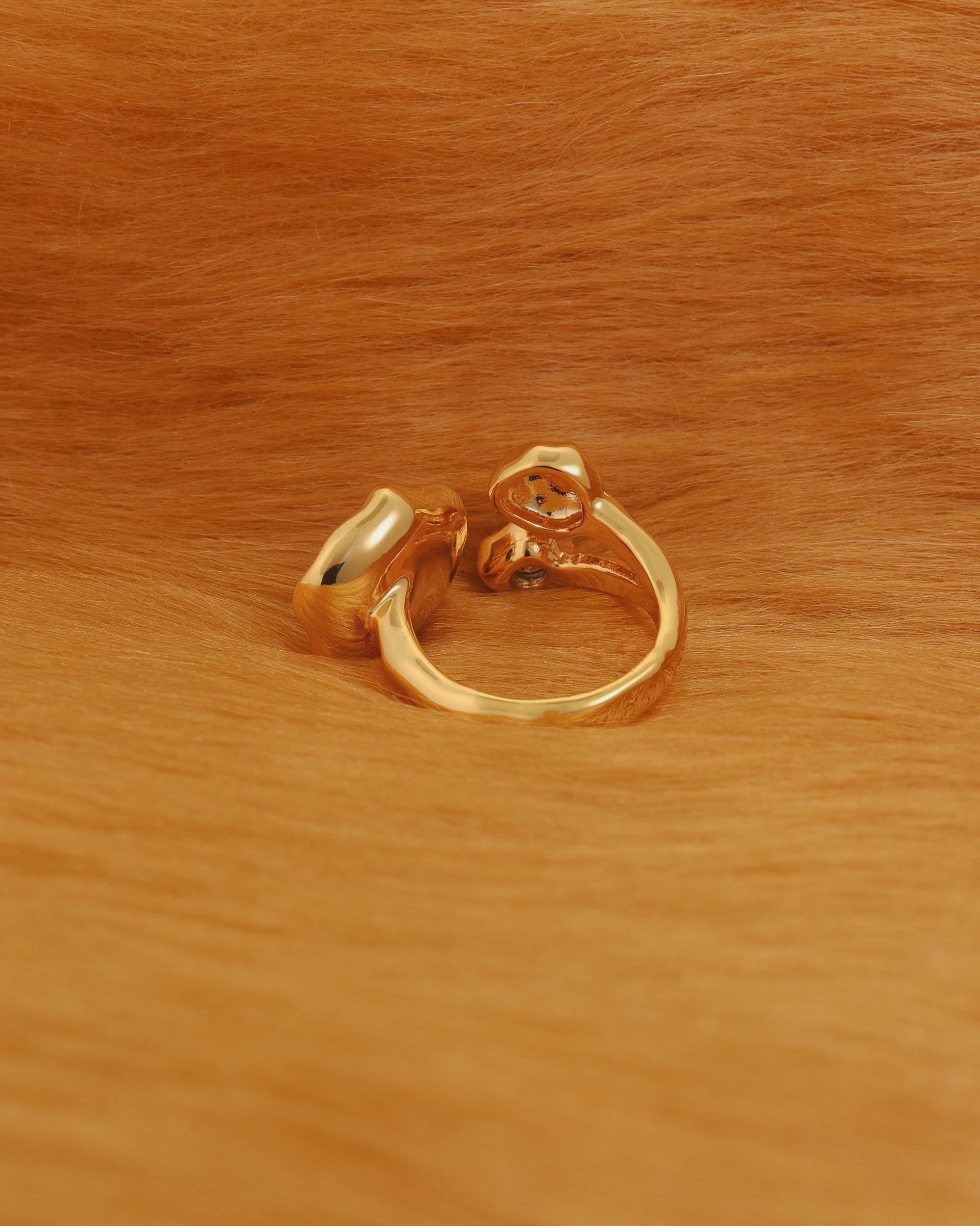 Pearl in Cradle (Gold)