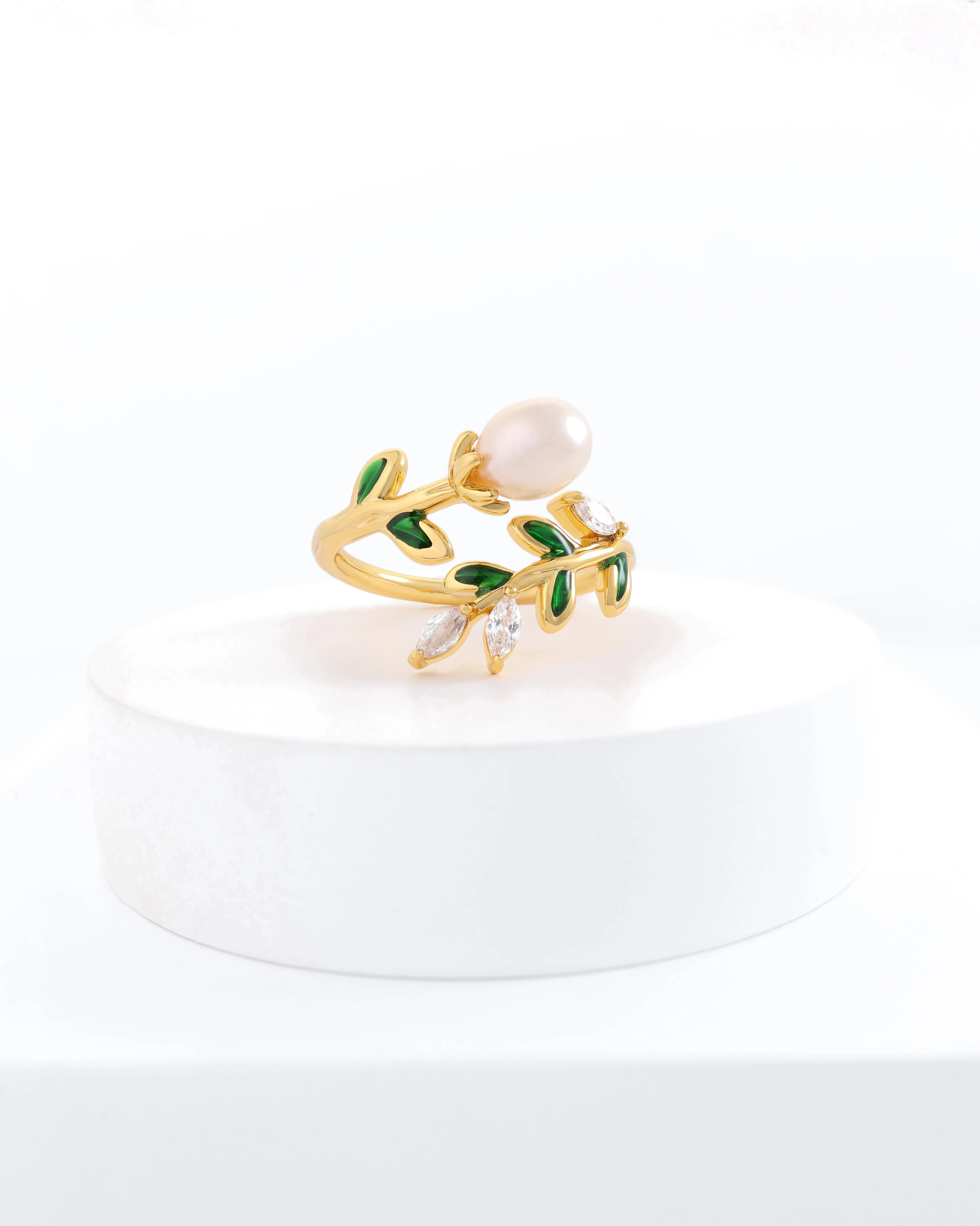 Green Caesar Crown - White Pearl Ring