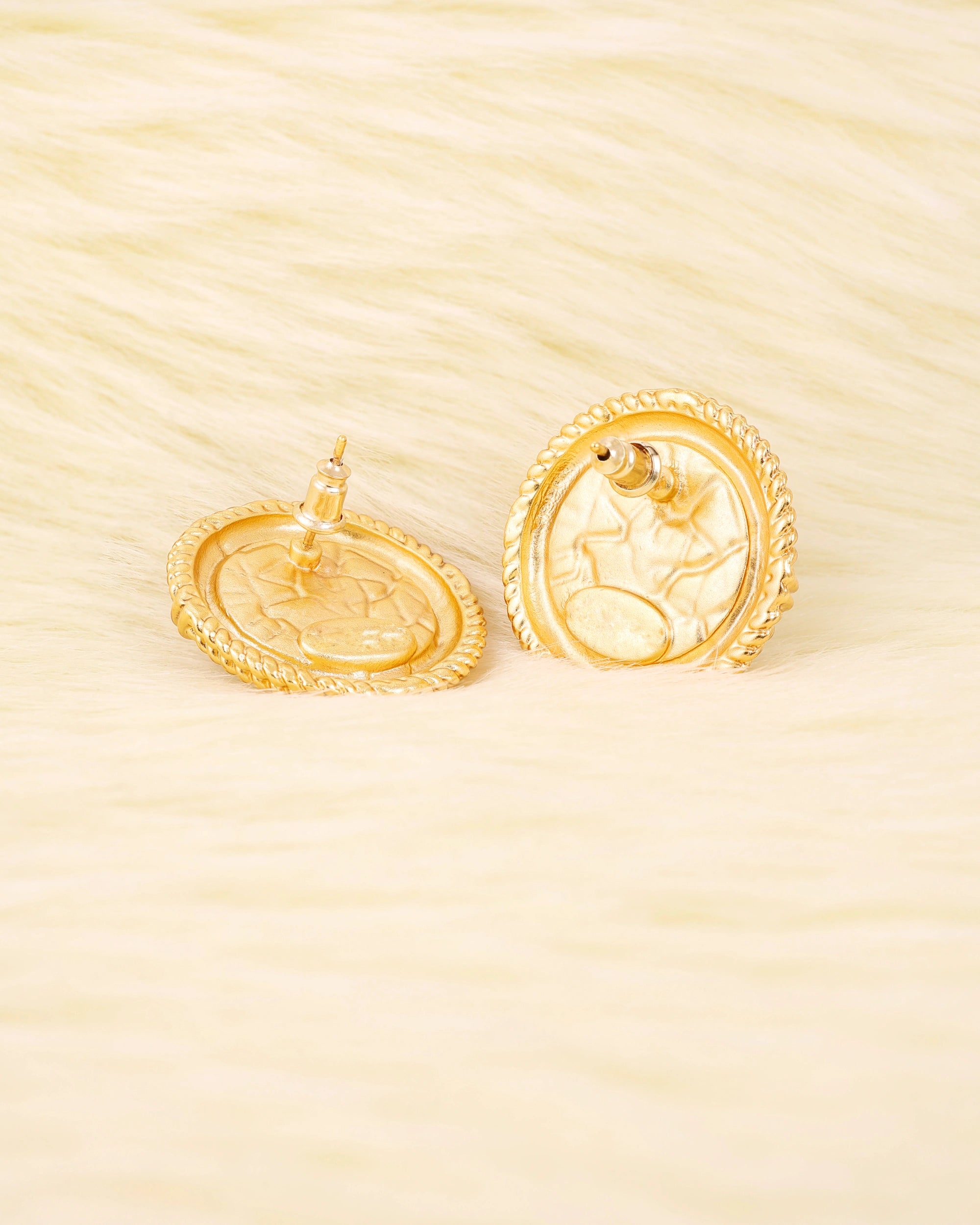 Euro Hues Pearl Ear Studs