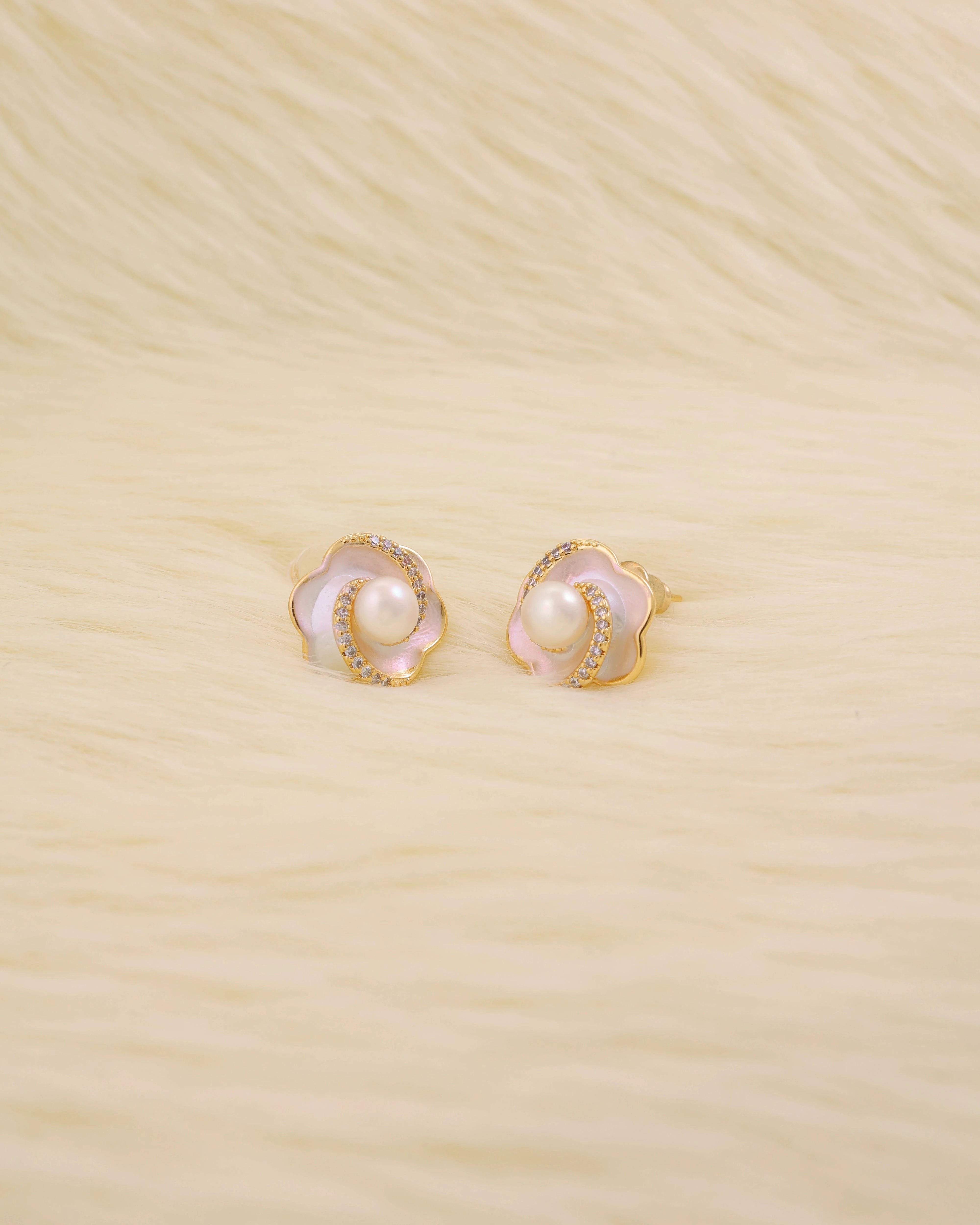 Exquisite Pearl Earstuds Gift Pack