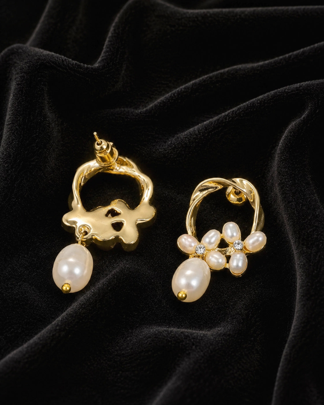 Mobius Pearl Dangle - Gold