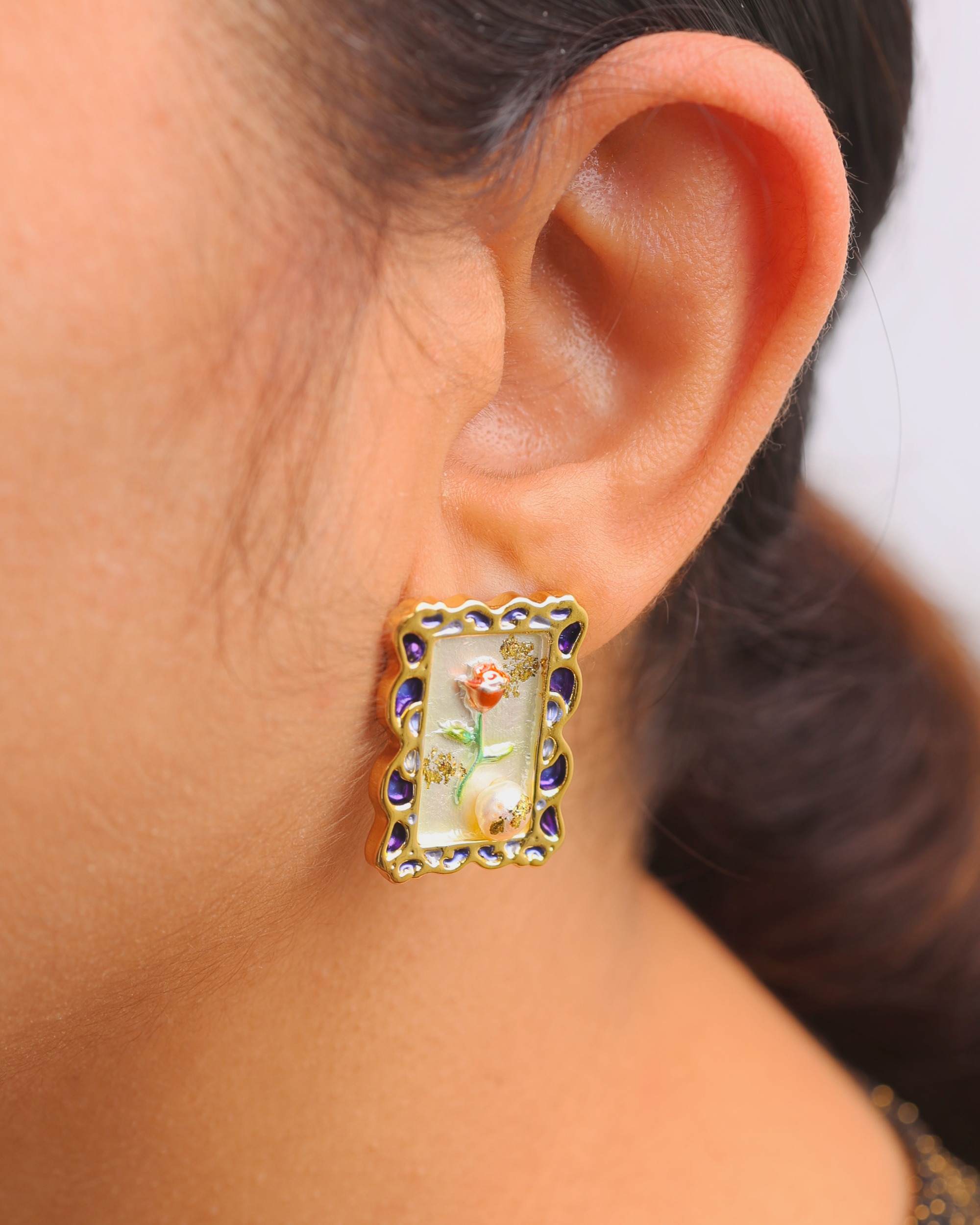 White Frame Pearl Ear Studs