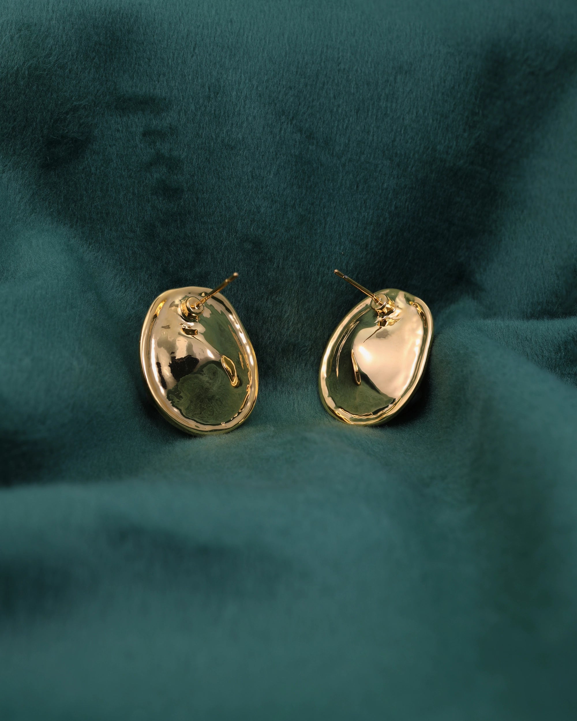 MOP in Shell Ear Stud - Green