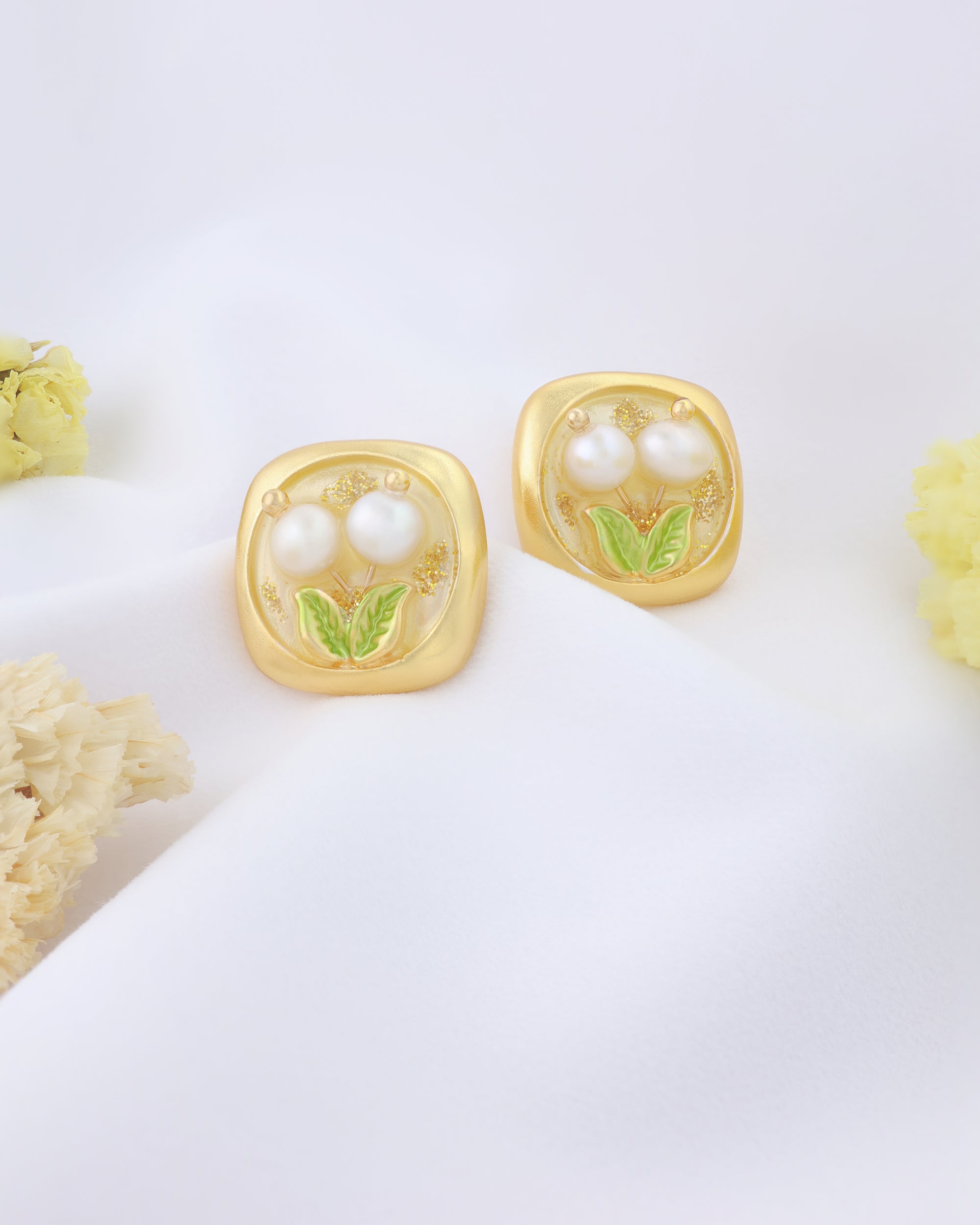 Daffodil Pearl Ear Studs