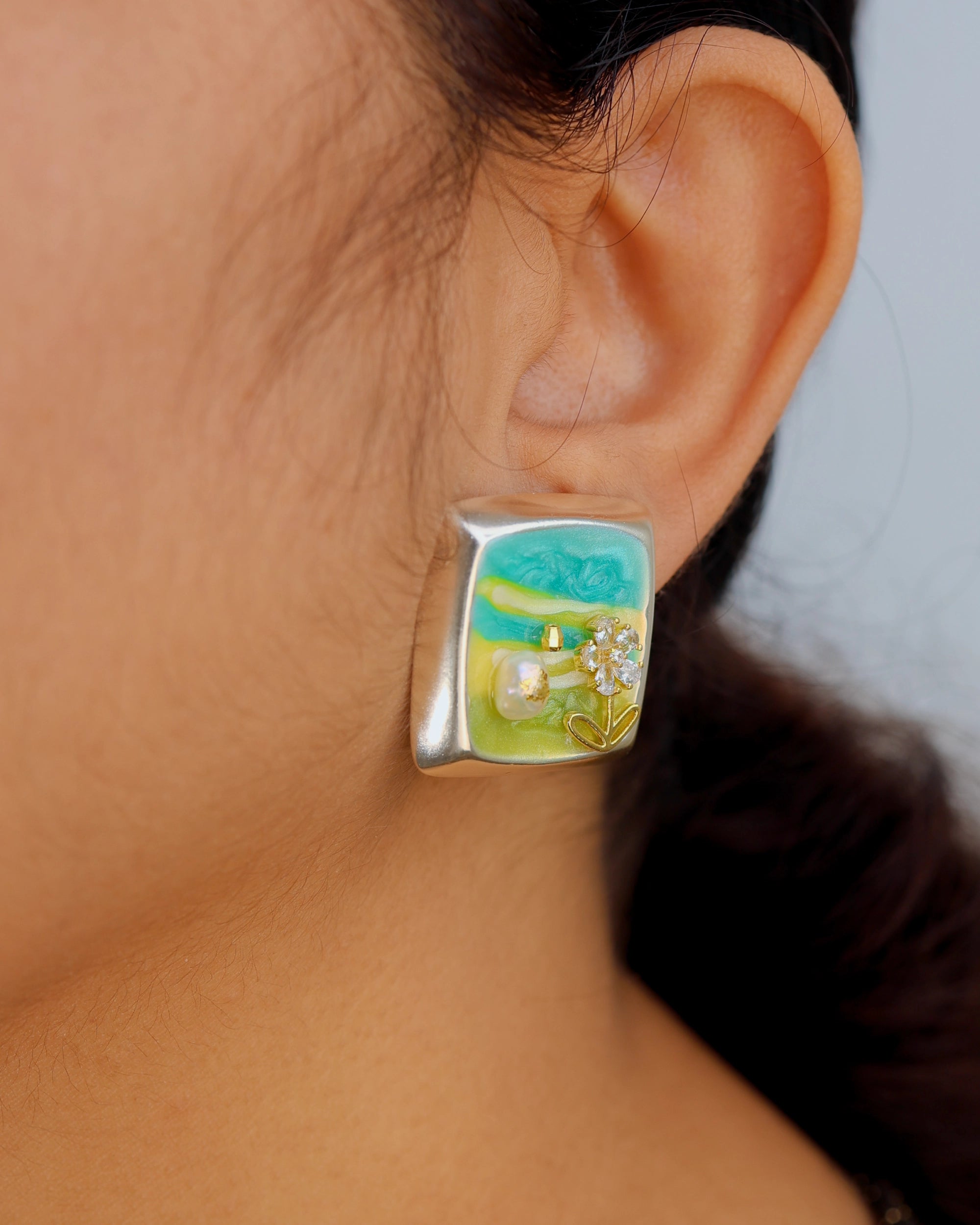 Large Square Ocean Pearl Studs (Silver)