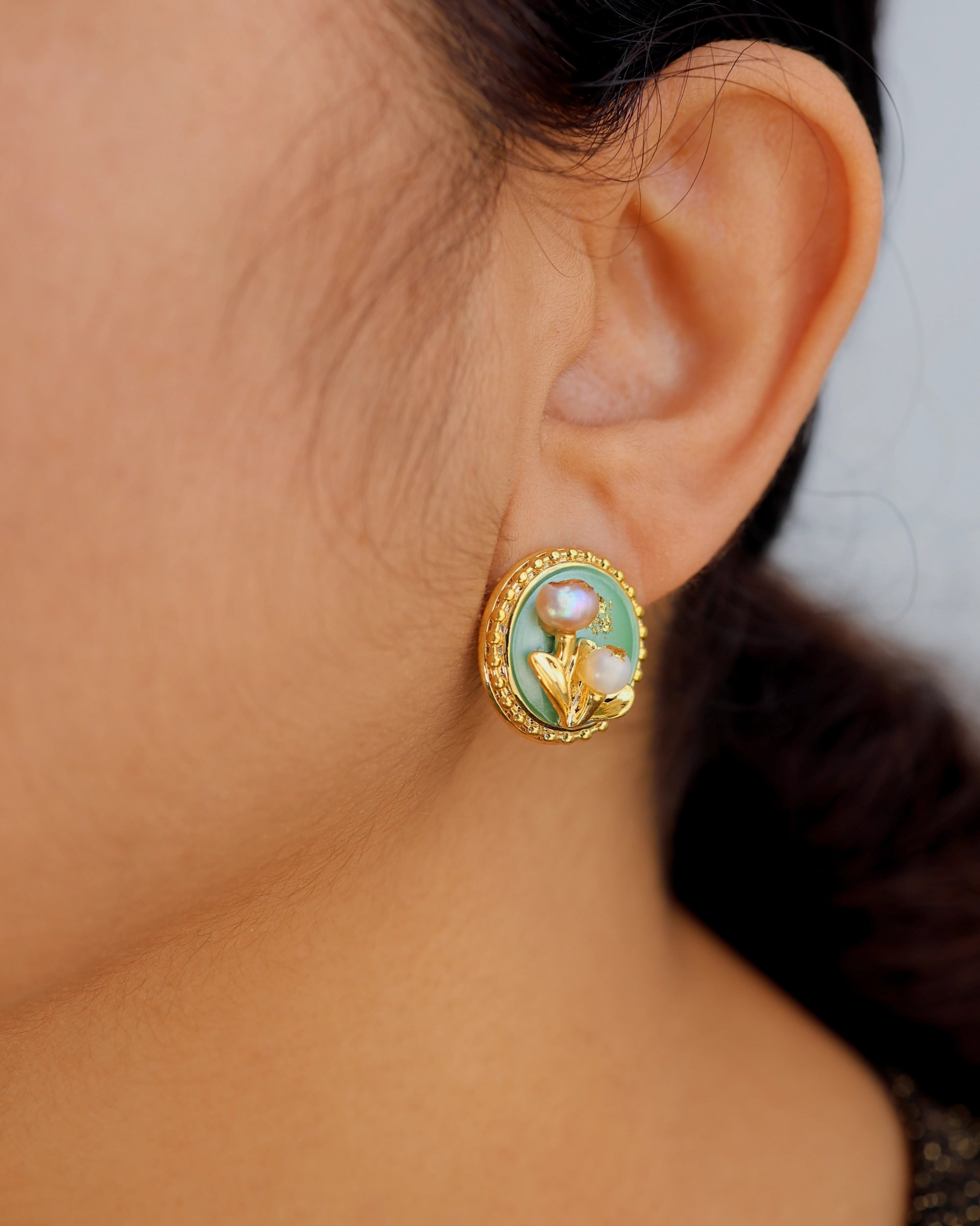 Green Circle Small Pearl Studs