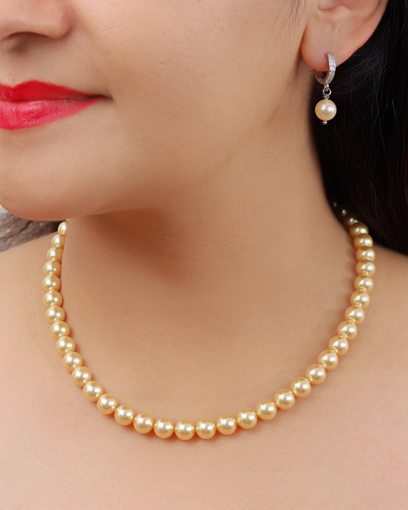 Elegant European Gold Pearl Necklace