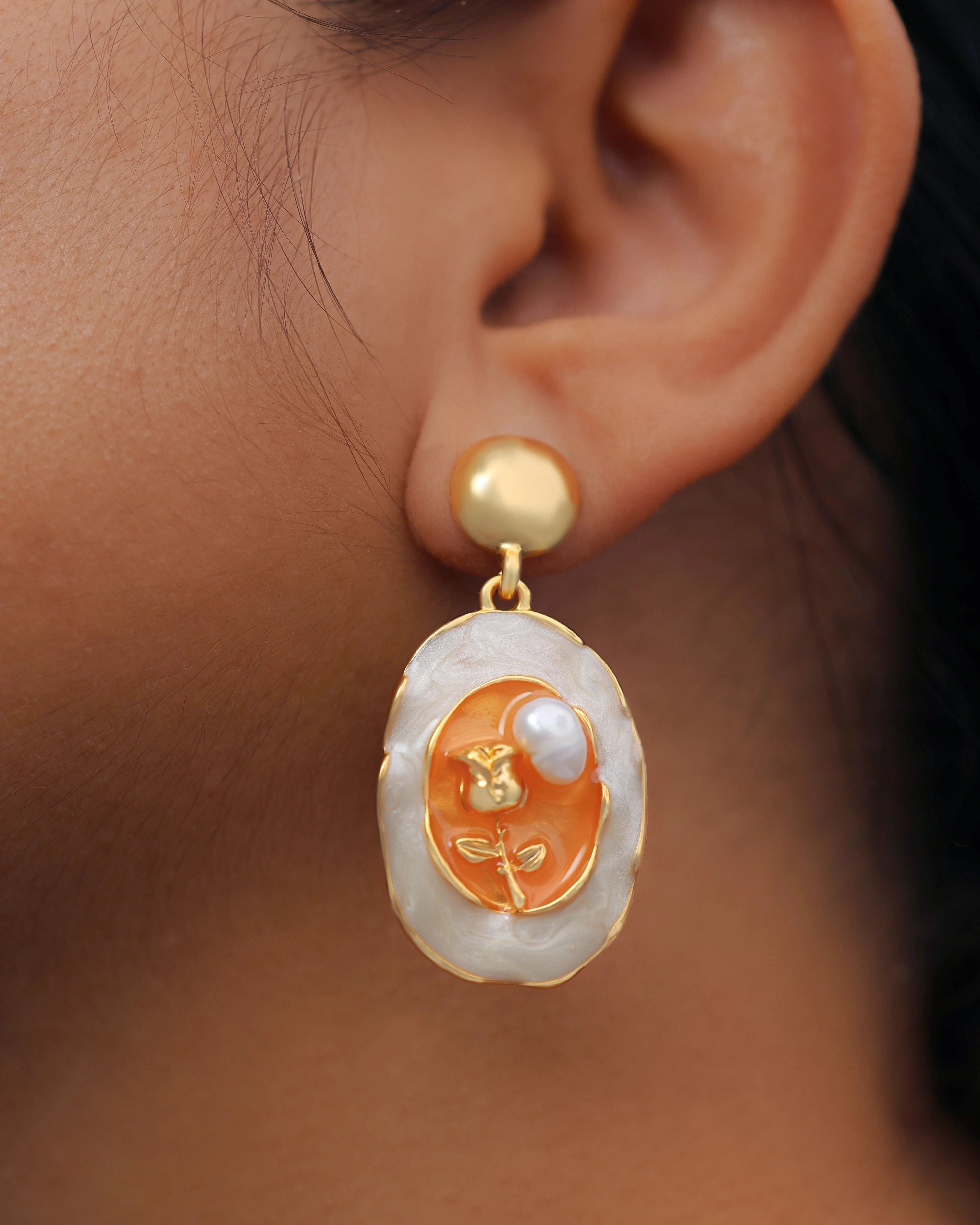 Pearl n Roses Dangle (White)