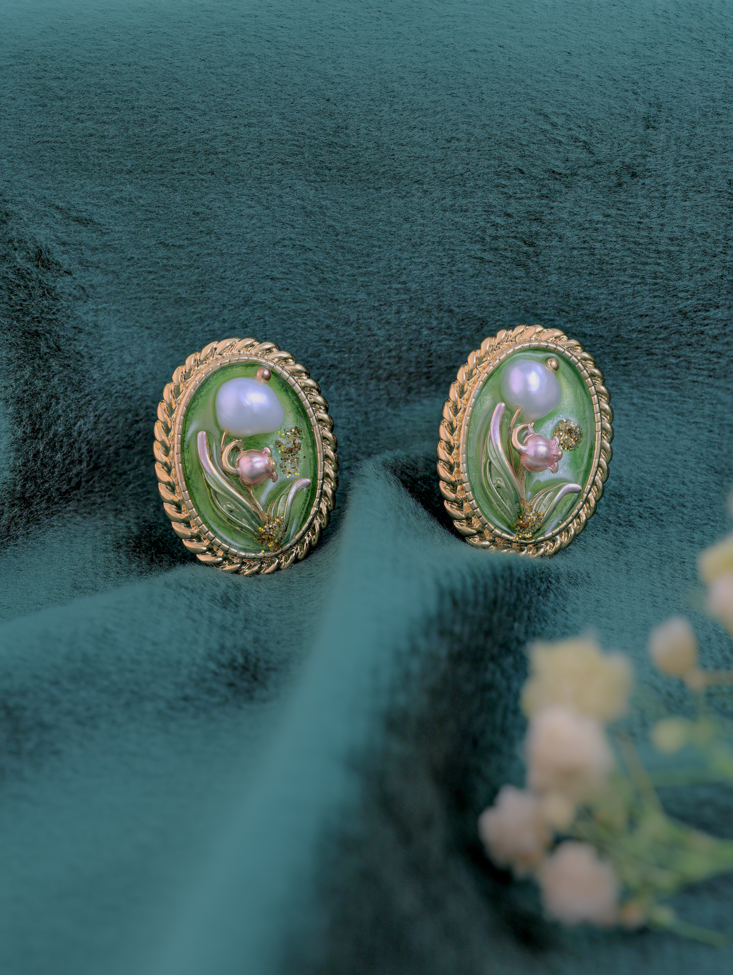 Oval flower Bud (Green) Clip On