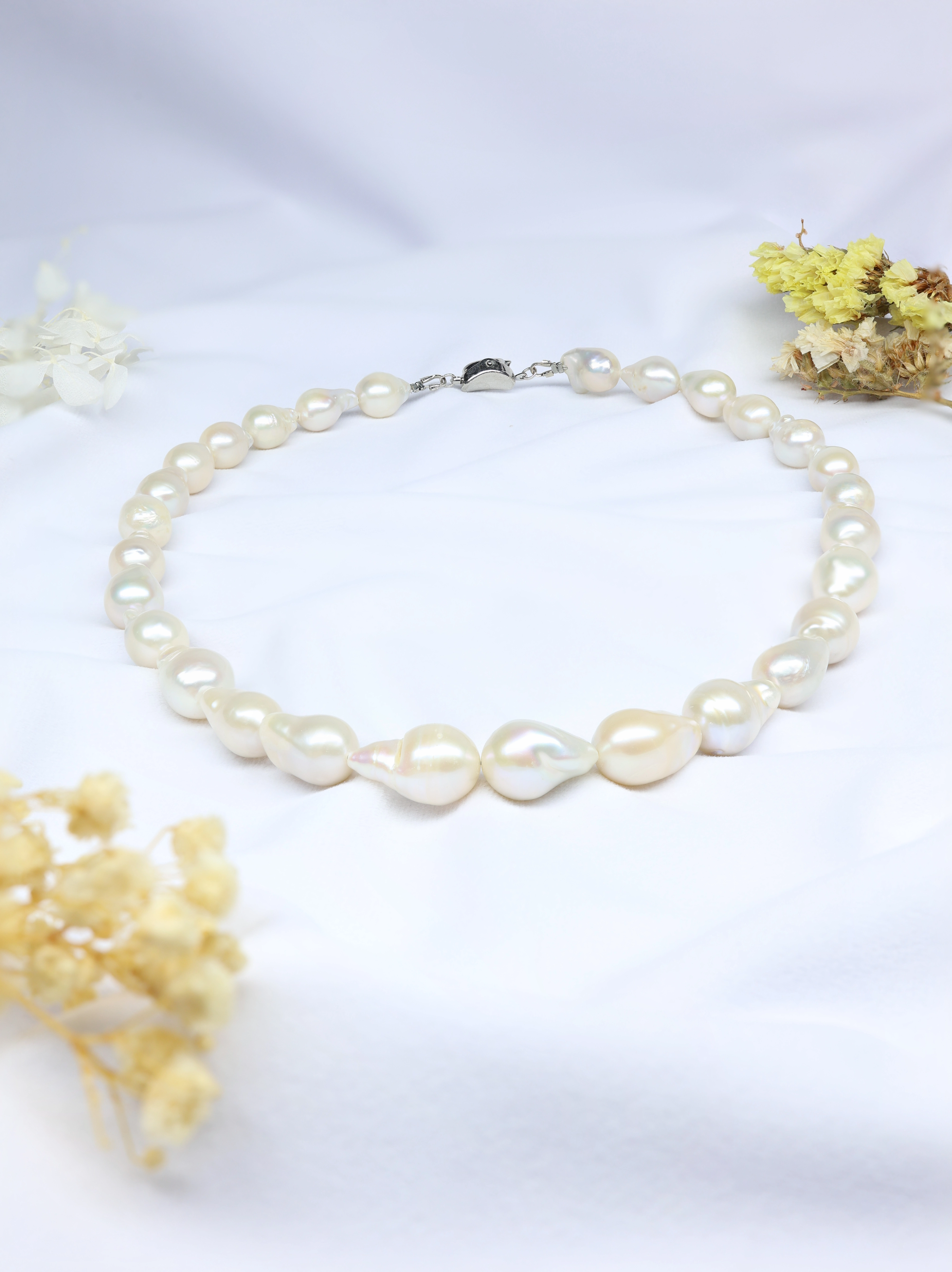 Baroque Pearls Necklace (Pearl White)