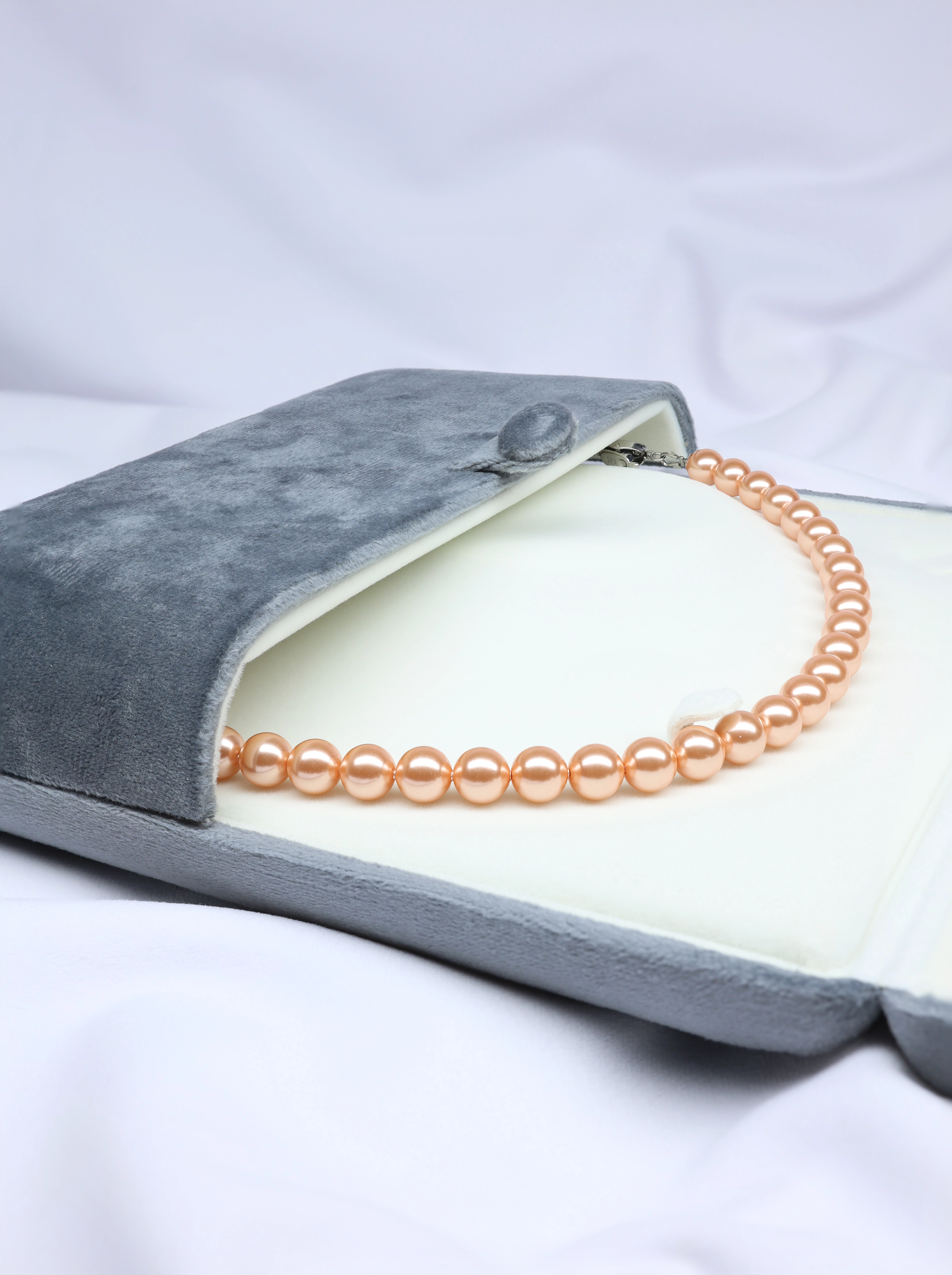 Elegant European Rose Peach Pearl Necklace