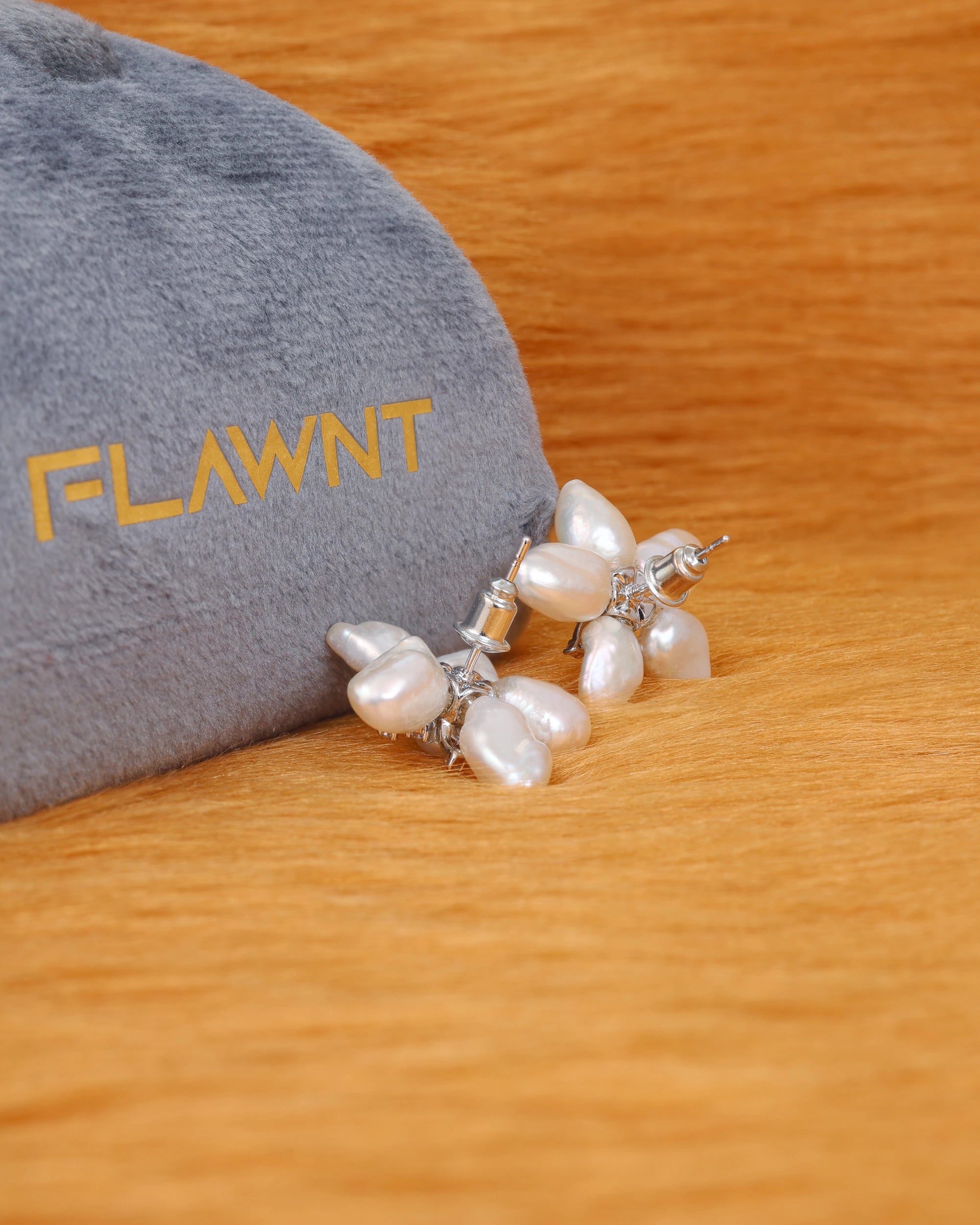 925 Silver Natural Pearl Flower Ear Studs