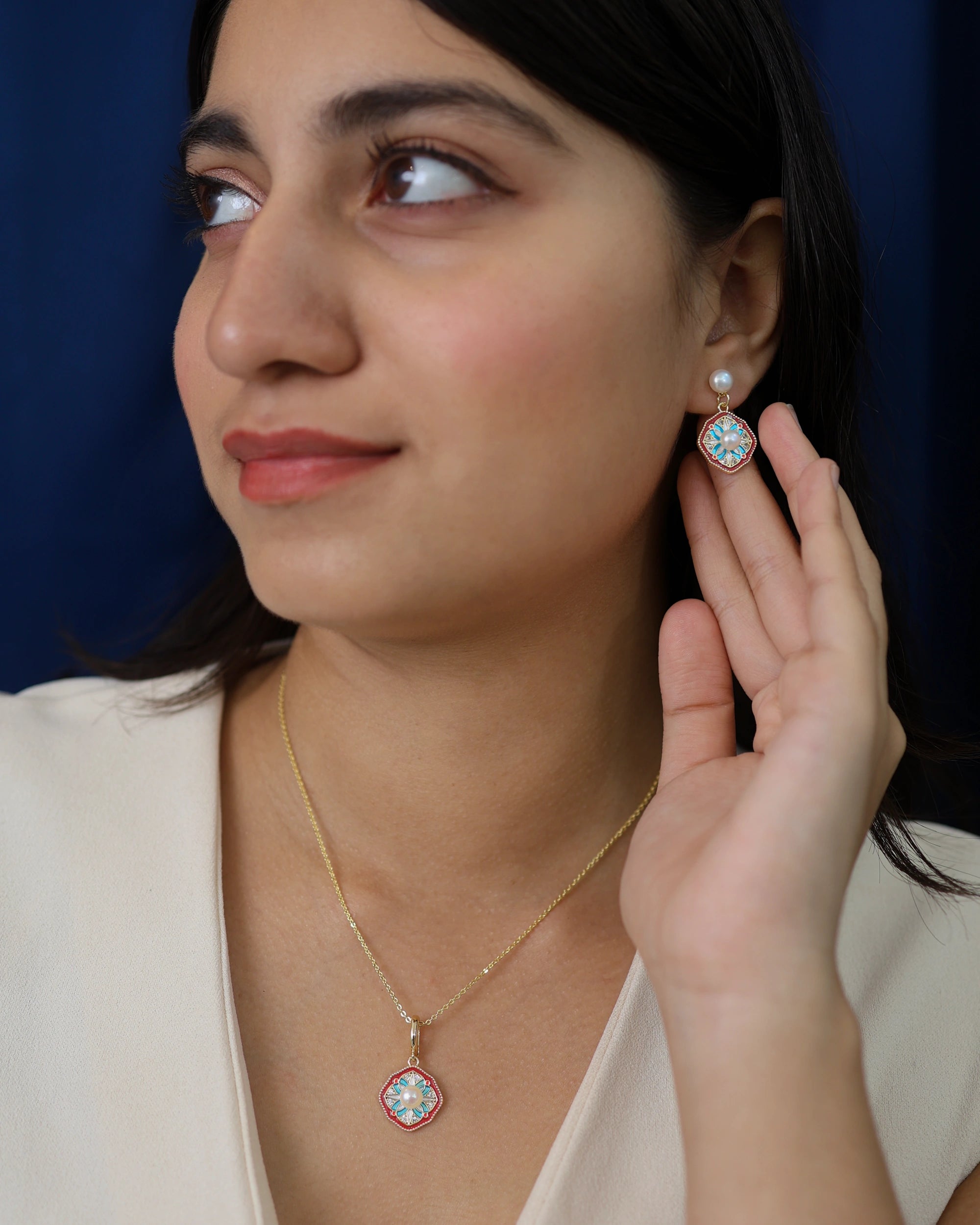 Dainty Kaleidoscope Pearl Pedant Set hover