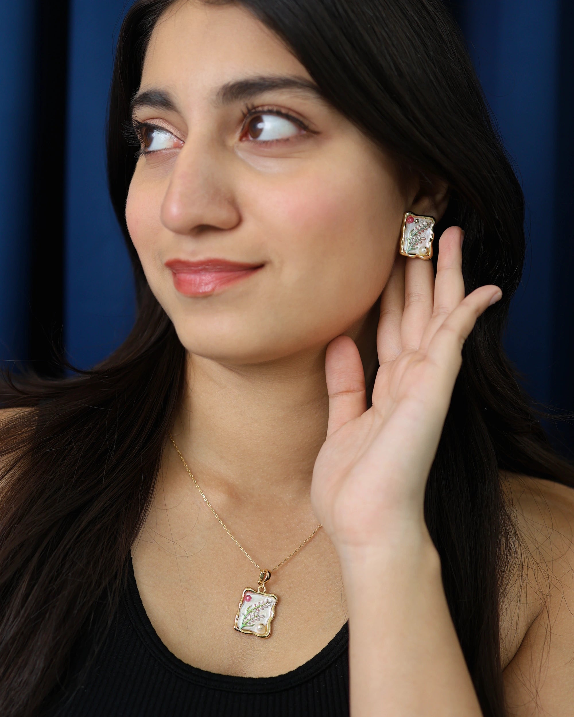 Fern in Alice White Pearl Pendant Set