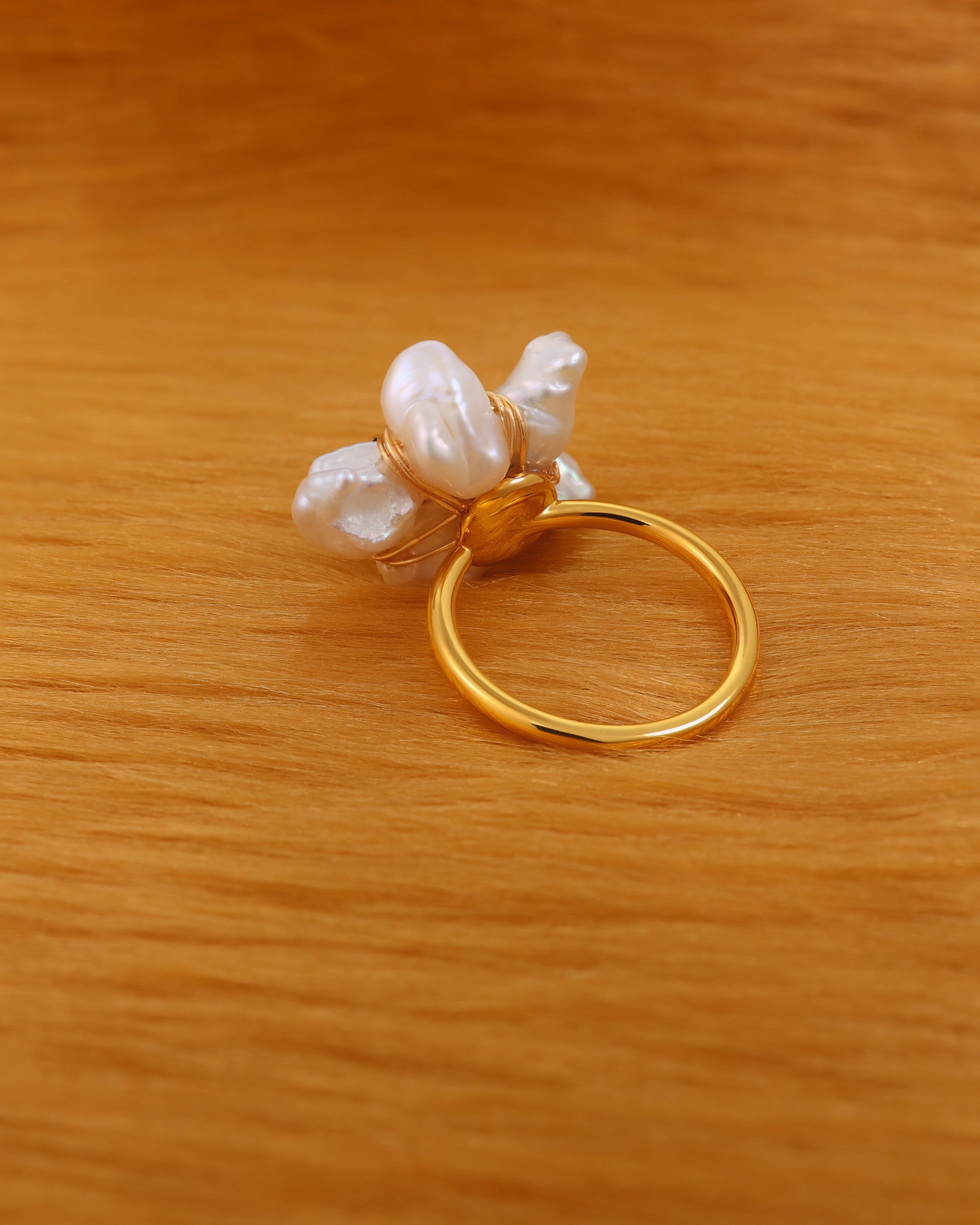 Mother of Pearls Flower Ring