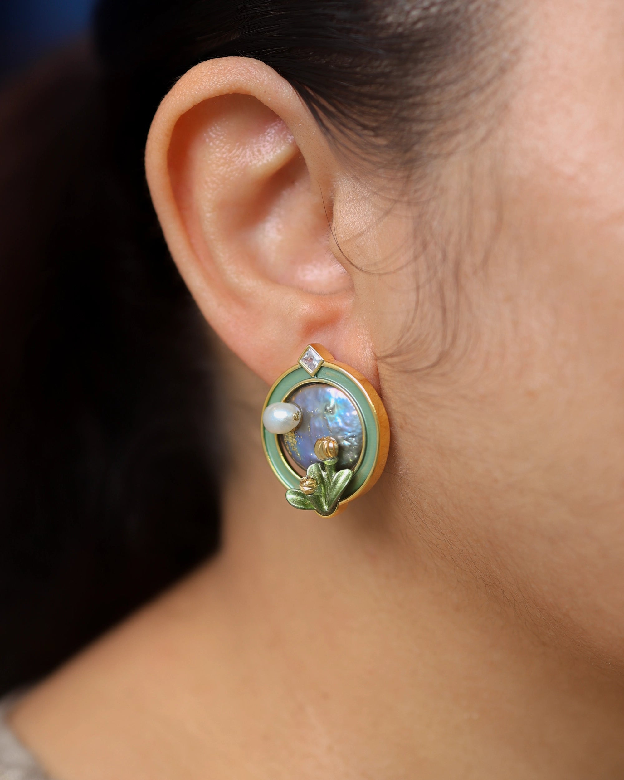 French Monet Large Pearl Ear Studs (Blueish)