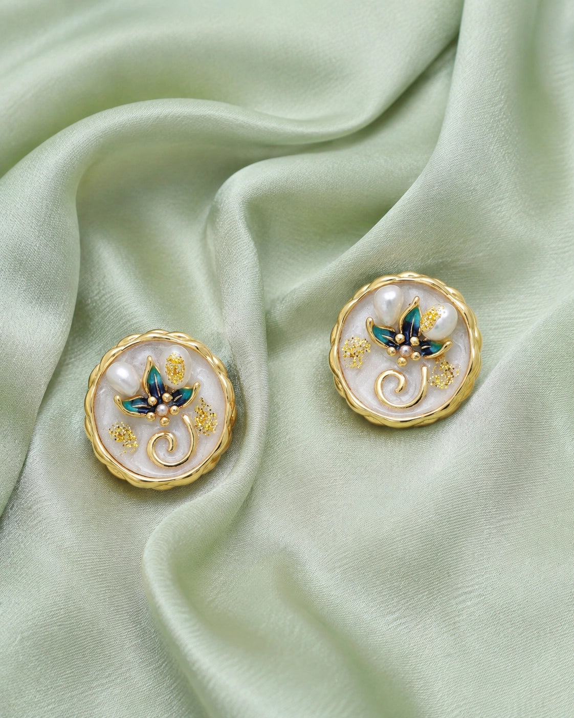 French White Blossom Pearl Pendant Set